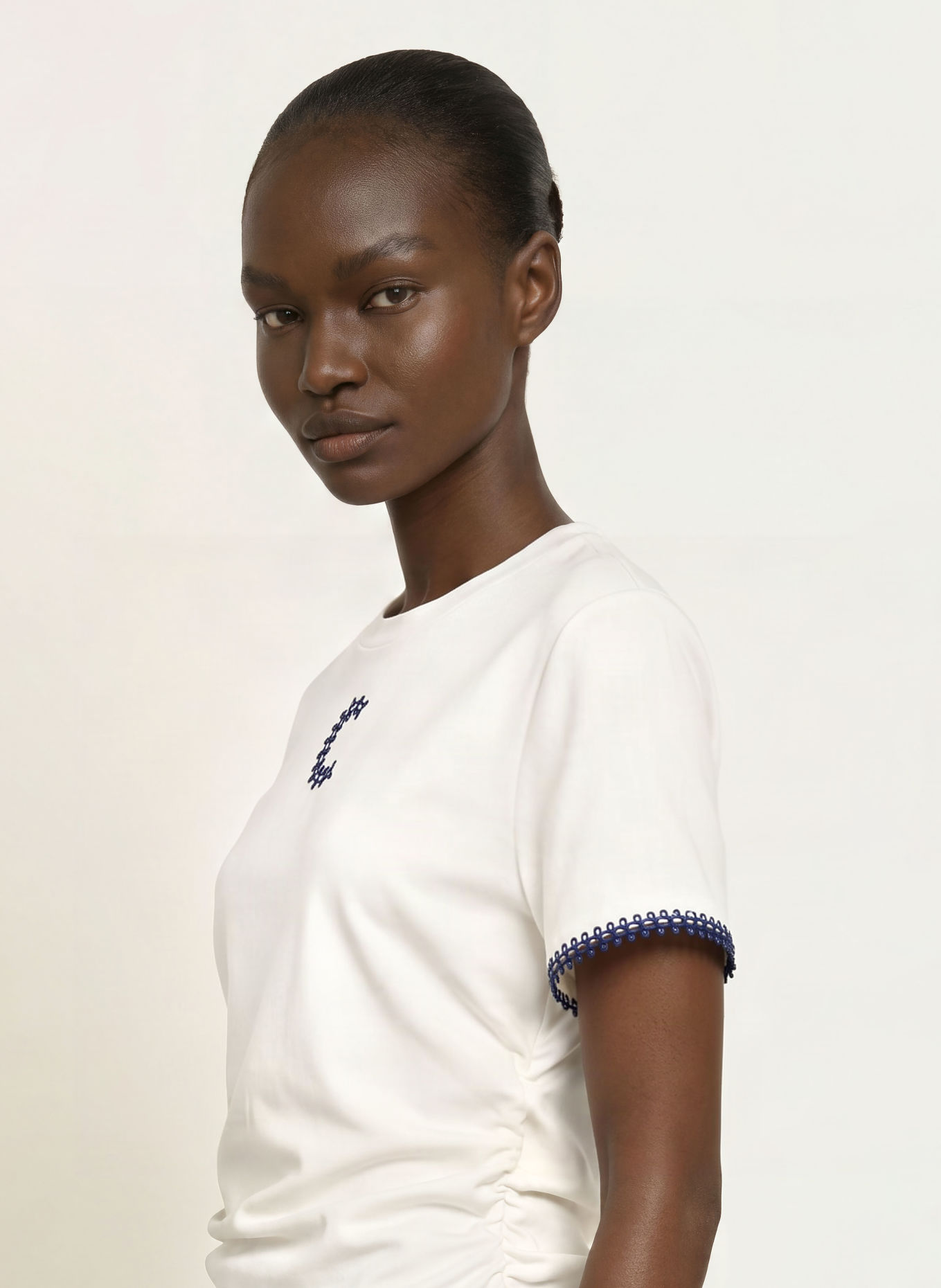 CLAUDIE PIERLOT T-Shirt: ECRU / DUNKELBLAU