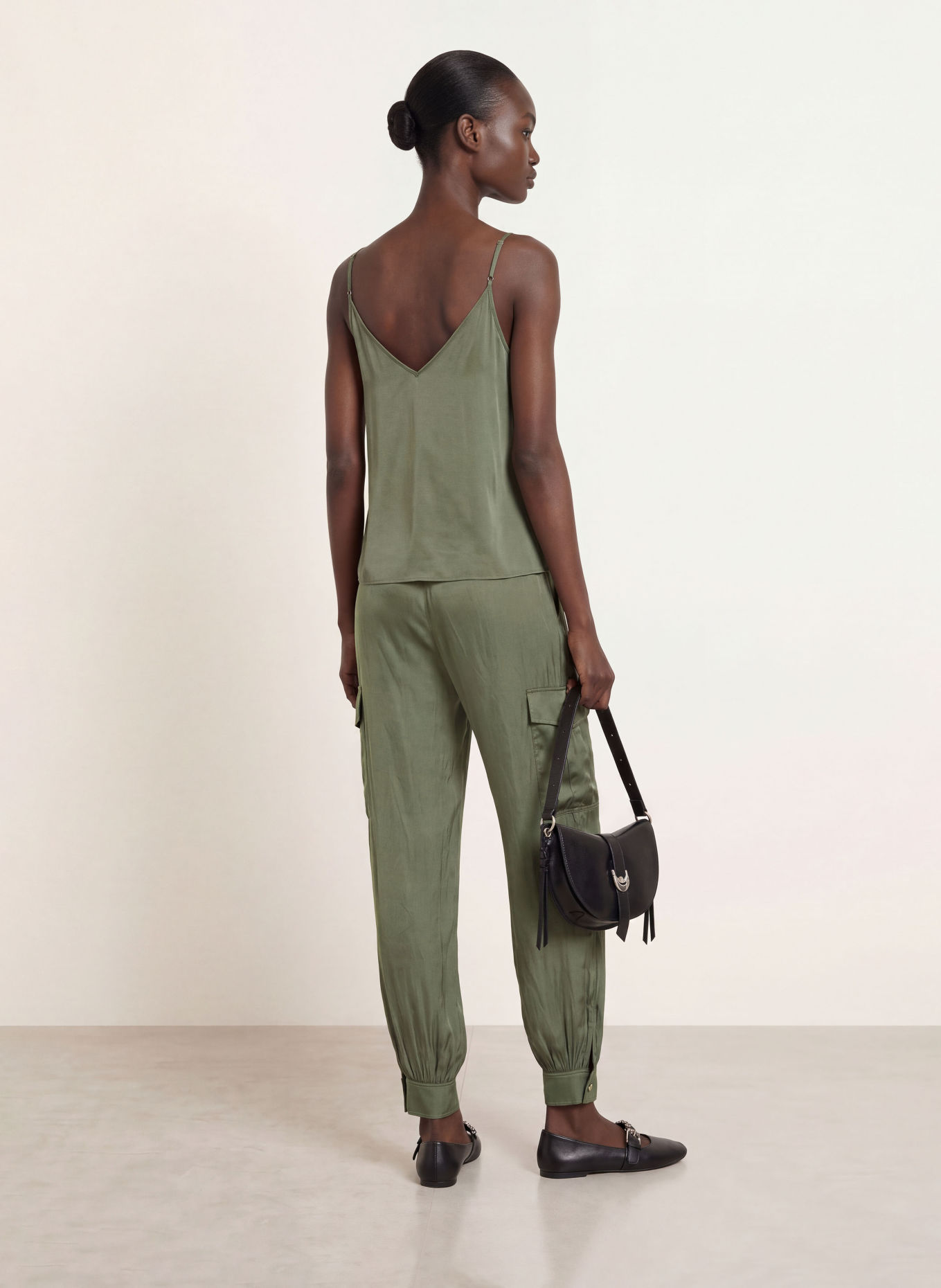 ba&sh Cargohose CELIA aus Satin: GRÜN