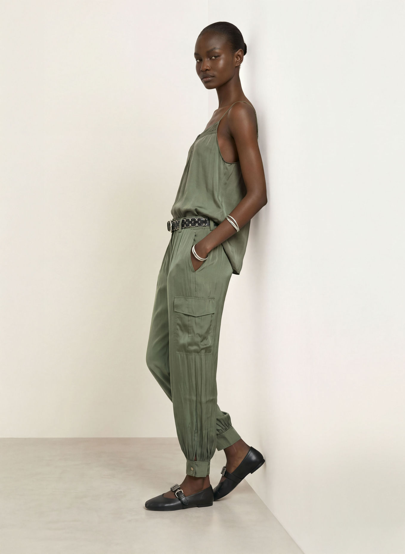 ba&sh Cargohose CELIA aus Satin: GRÜN