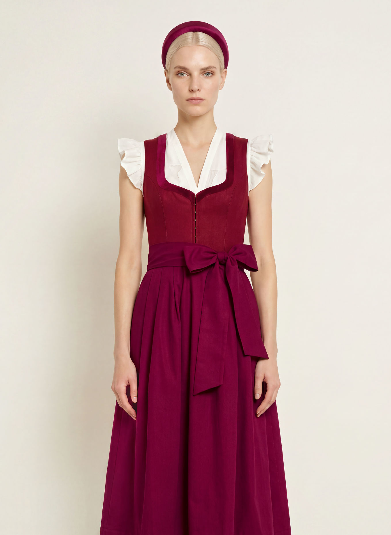 Heimatglück Tracht Dirndl HANNI aus Leinen: DUNKELROT