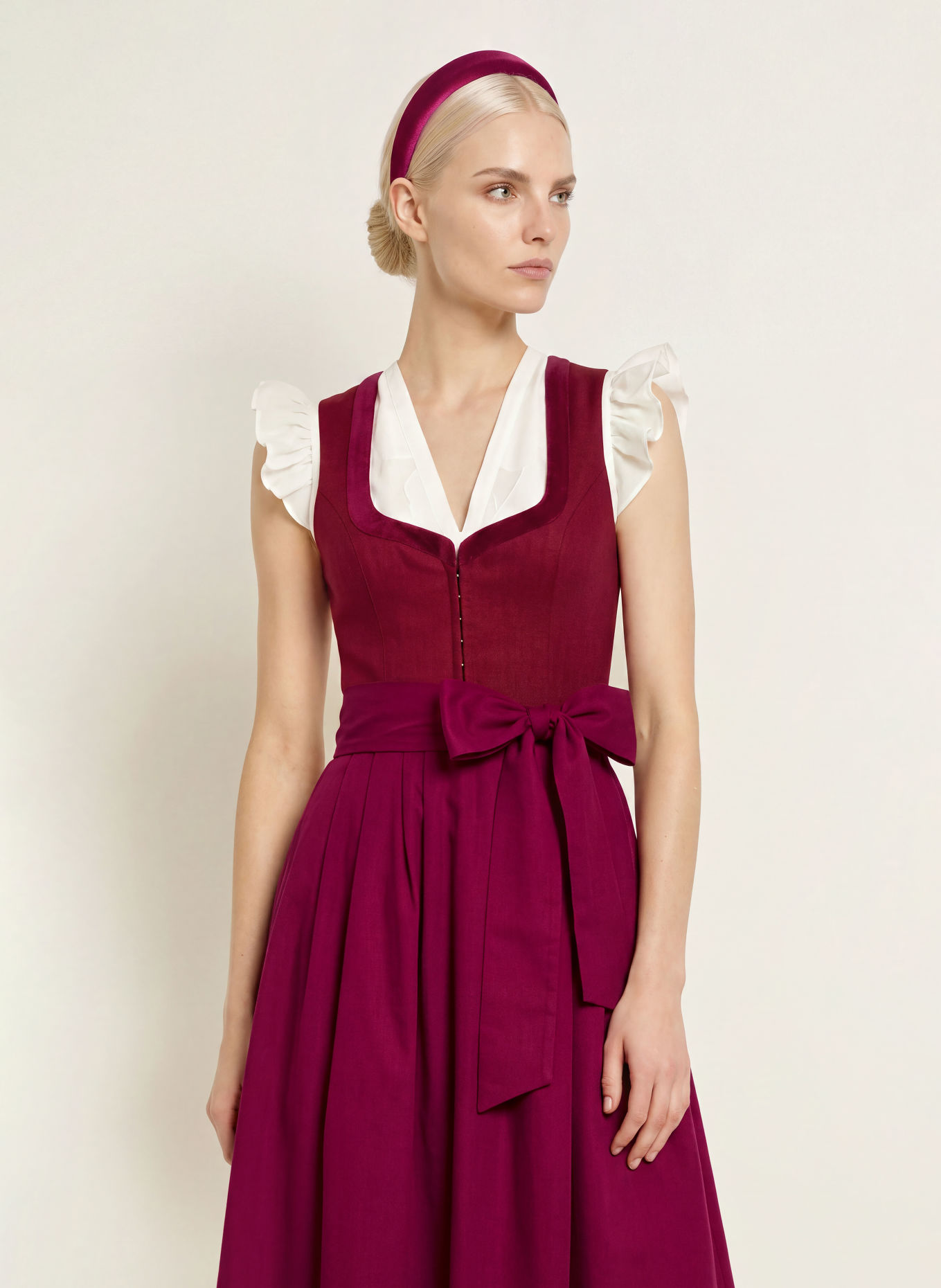 Heimatglück Tracht Dirndl HANNI aus Leinen: DUNKELROT