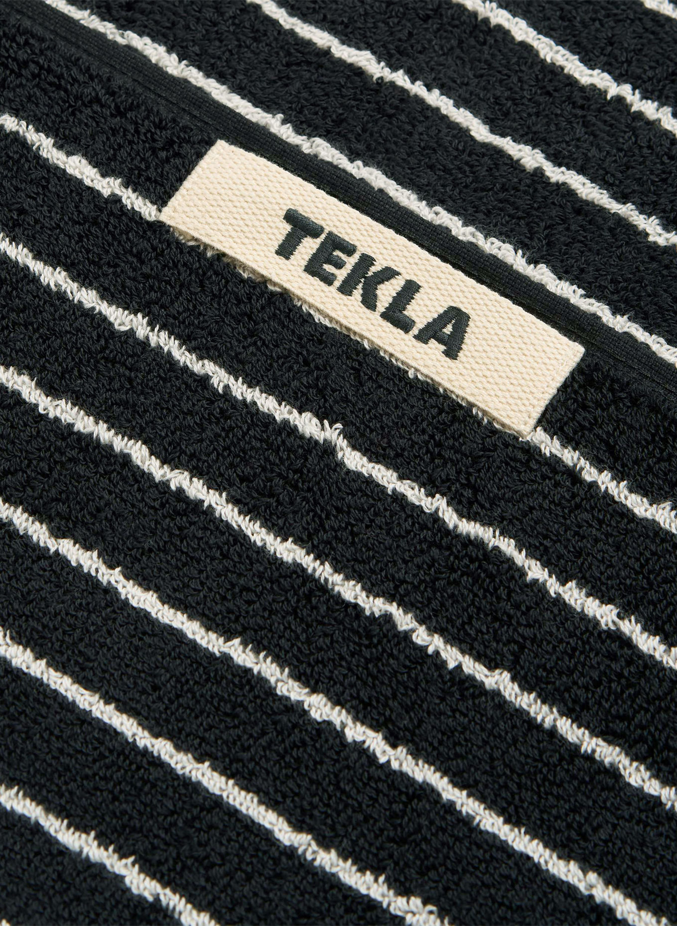 TEKLA Handtuch: SCHWARZ / WEISS