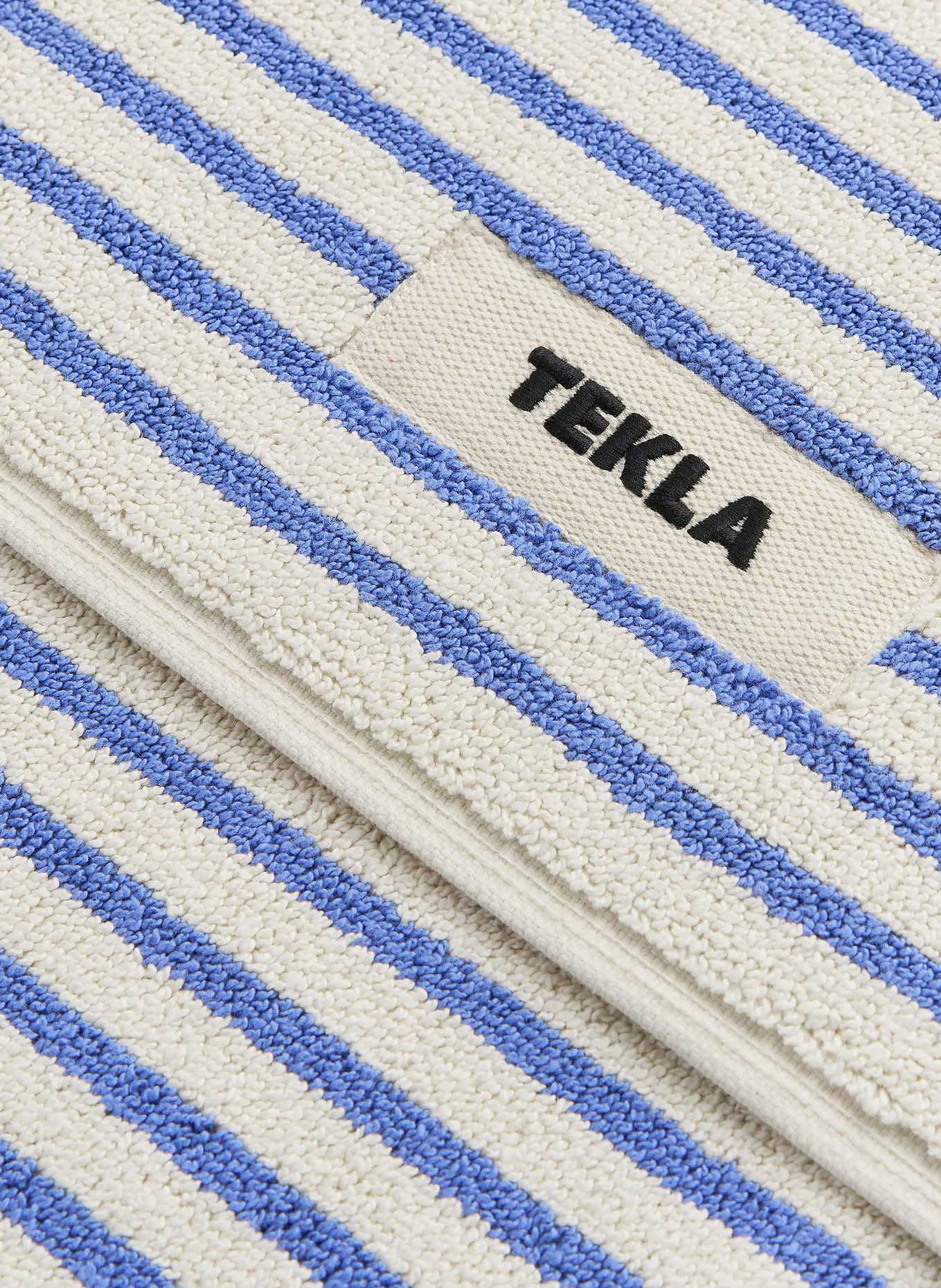 TEKLA Badematte: HELLBLAU / WEISS