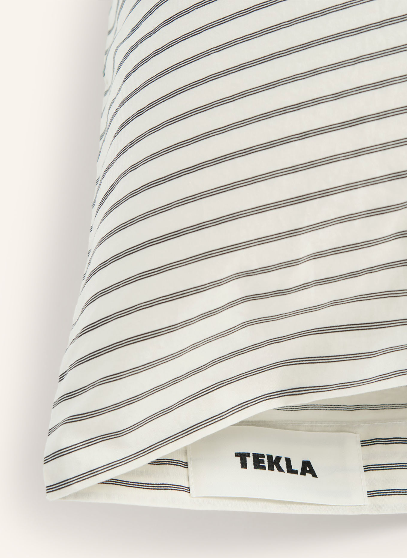 TEKLA Kissenbezug: CREME / SCHWARZ