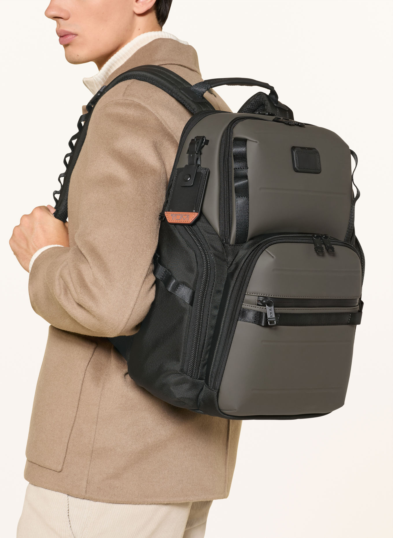 TUMI ALPHA BRAVO Rucksack SEARCH mit Laptop-Fach: TAUPE / SCHWARZ