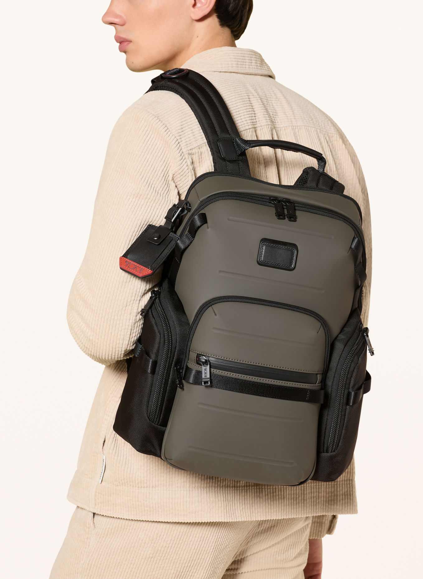TUMI Sac à dos ALPHA BRAVO NAVIGATION avec compartiment pour ordinateur portable: TAUPE / NOIR
