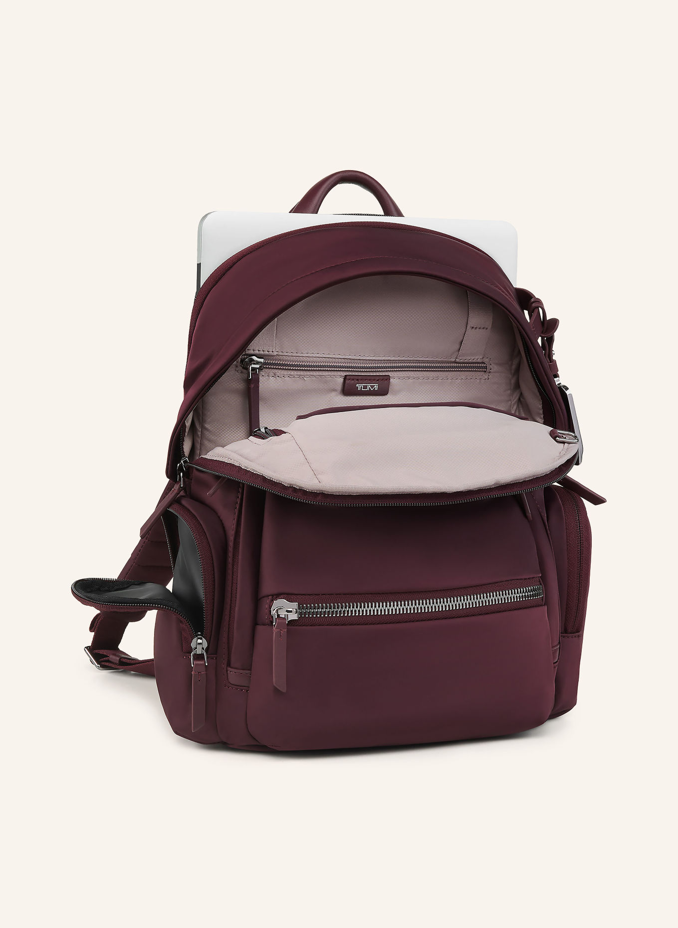 TUMI Sac à dos VOYAGEUR CELINA MEDIUM avec compartiment pour ordinateur portable: ROUGE FONCÉ / ARGENT