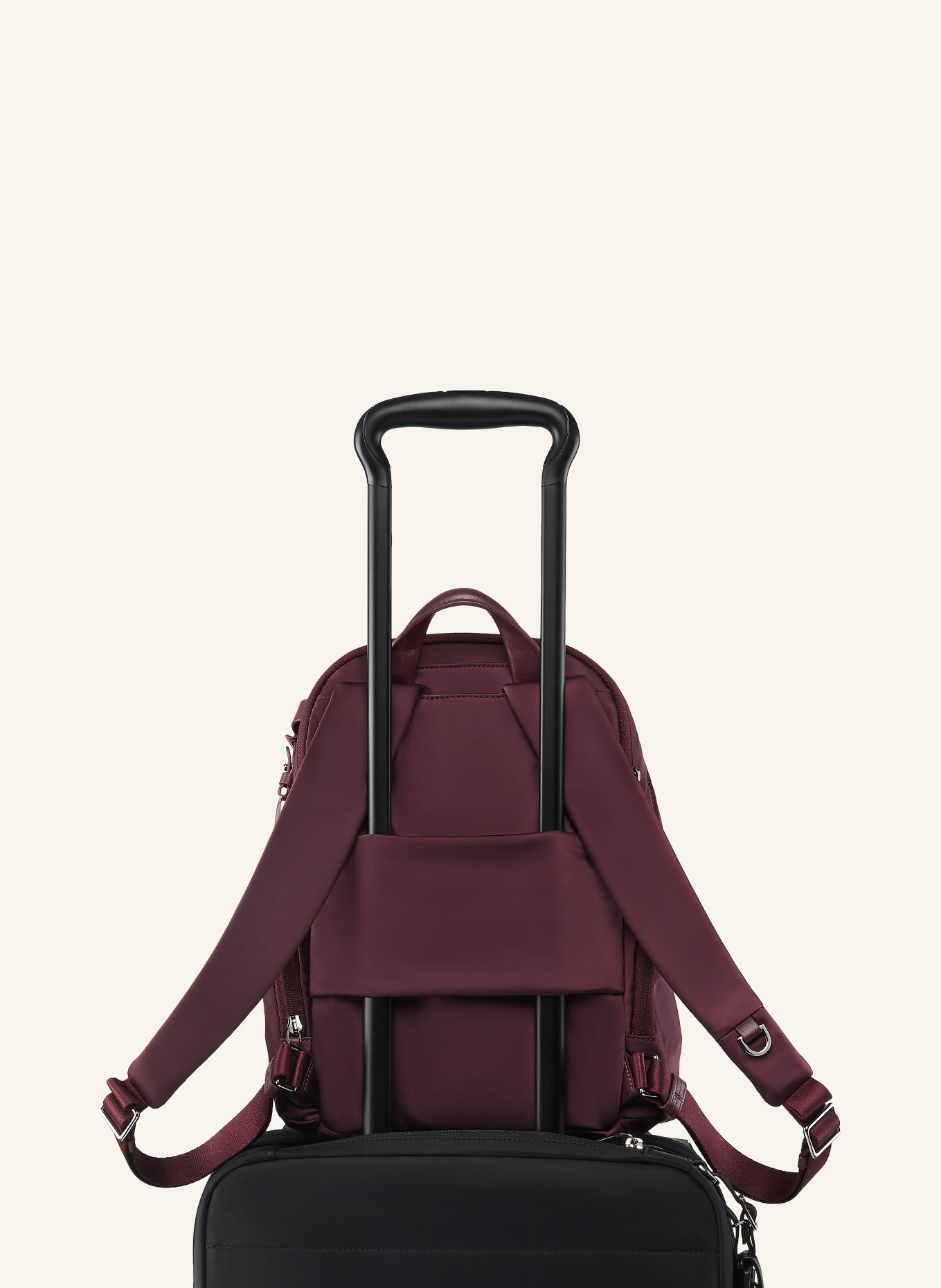 TUMI Sac à dos VOYAGEUR CELINA MEDIUM avec compartiment pour ordinateur portable: ROUGE FONCÉ / ARGENT