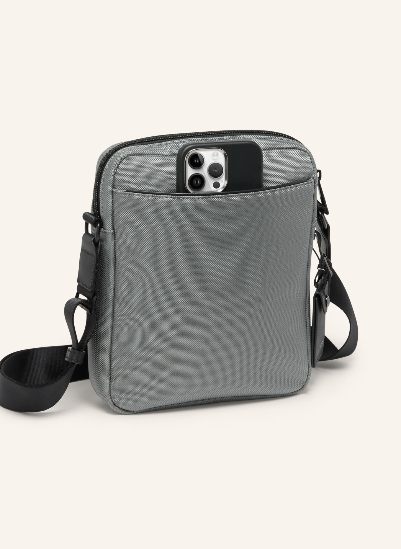 TUMI ALPHA schoudertas MEDIUM: GRIJS / ZWART