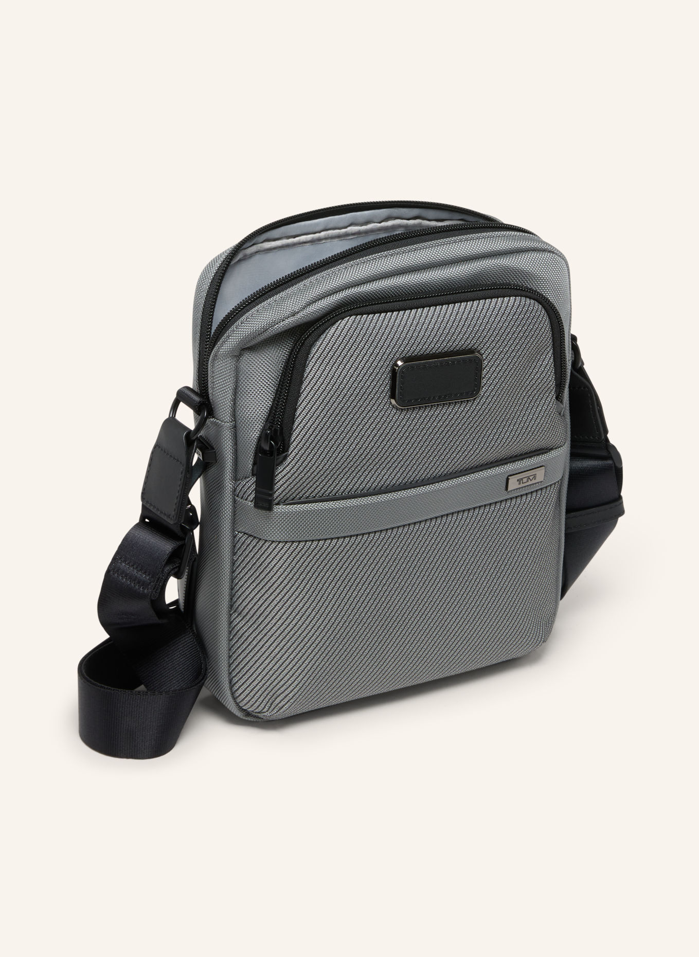 TUMI ALPHA schoudertas MEDIUM: GRIJS / ZWART