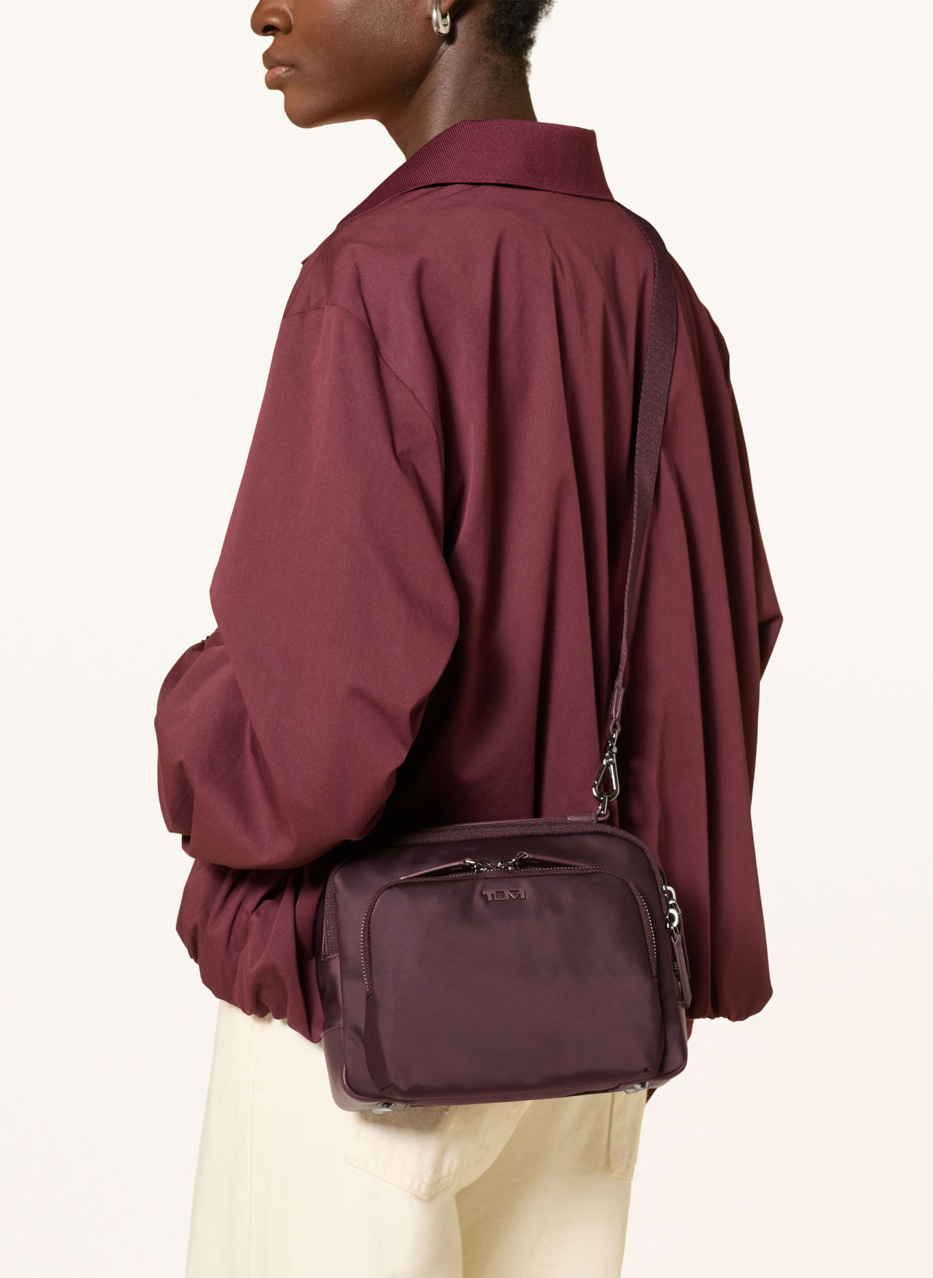 TUMI Sac à bandoulière VOYAGEUR TEGHAN: ROUGE FONCÉ