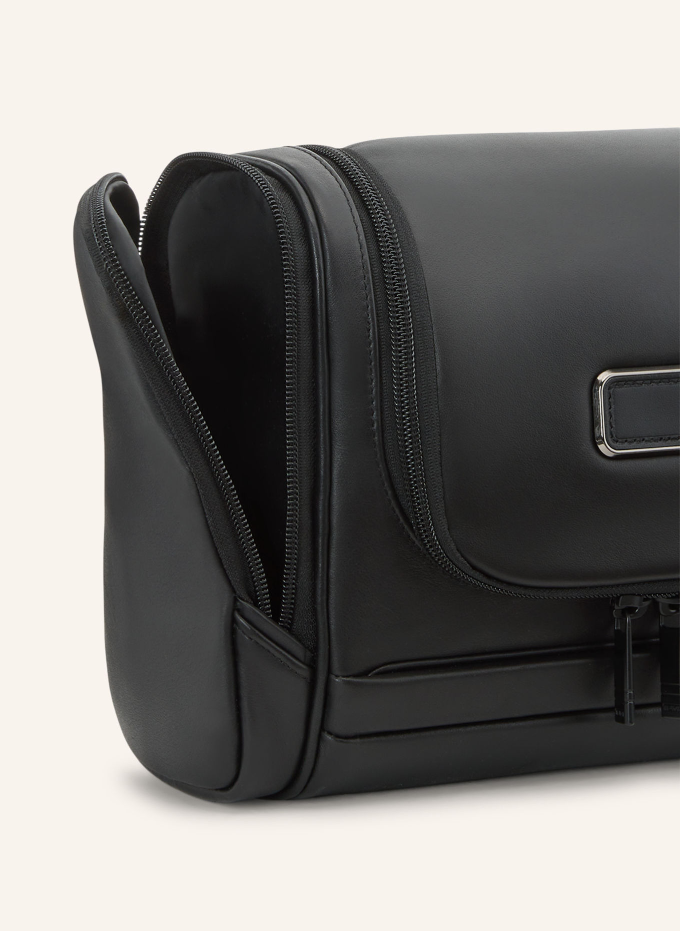 TUMI ALPHA toilettas: ZWART
