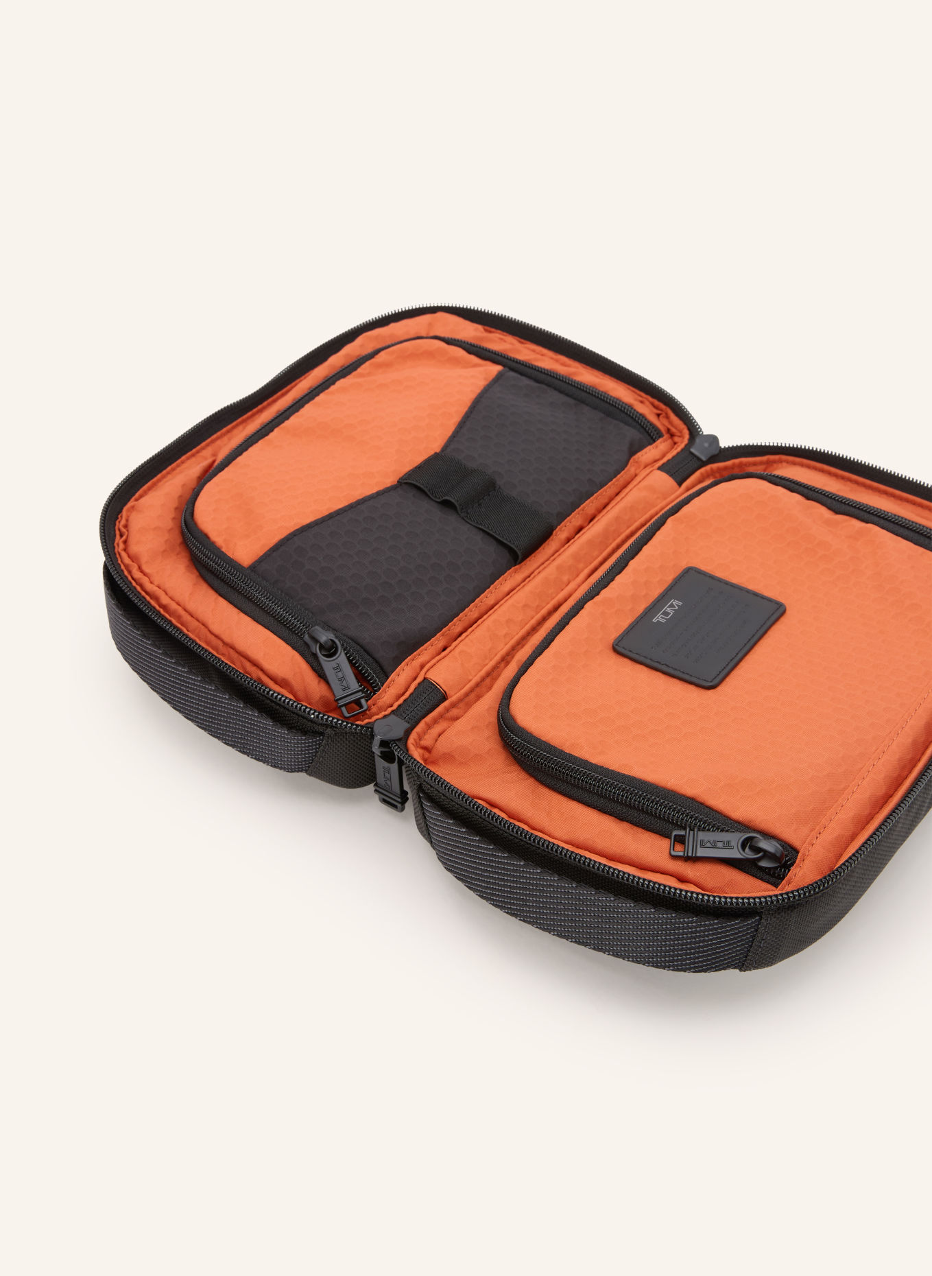 TUMI ALPHA BRAVO RESPONSE Toiletry bag: TAUPE / BLACK