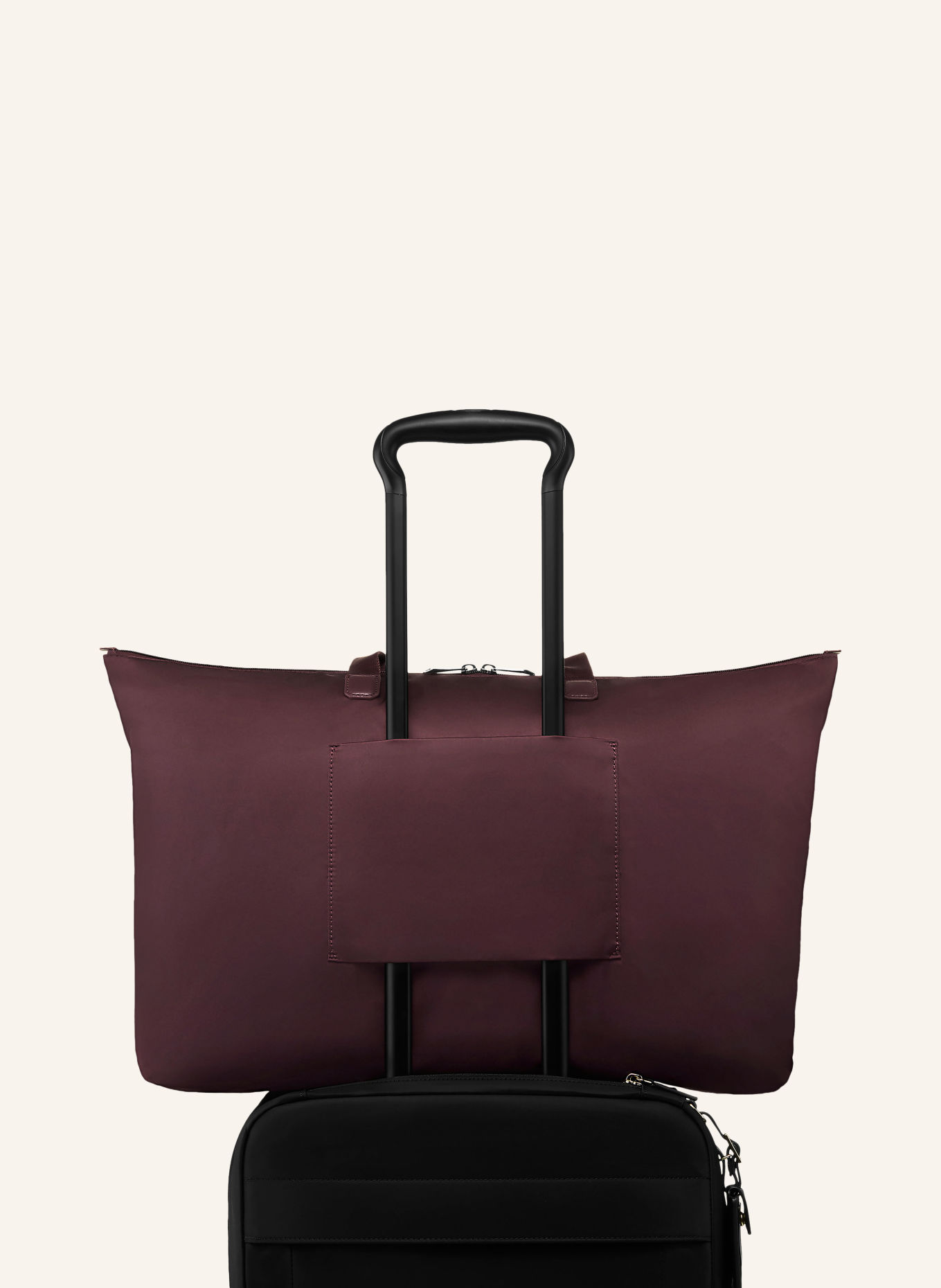 TUMI VOYAGEUR Shoppers JUST IN CASE® LARGE met Pouch: DONKERROOD