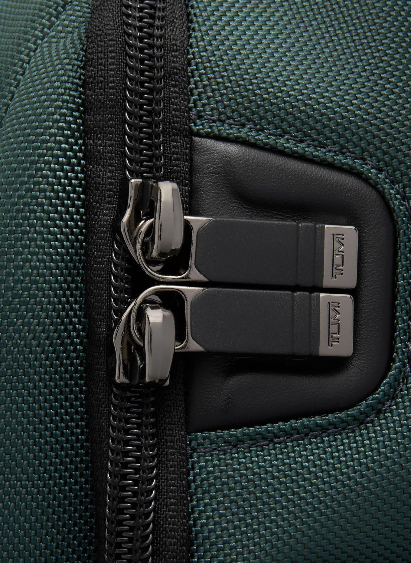 TUMI Sac à dos ALPHA avec compartiment pour ordinateur portable: GROEN / NOIR