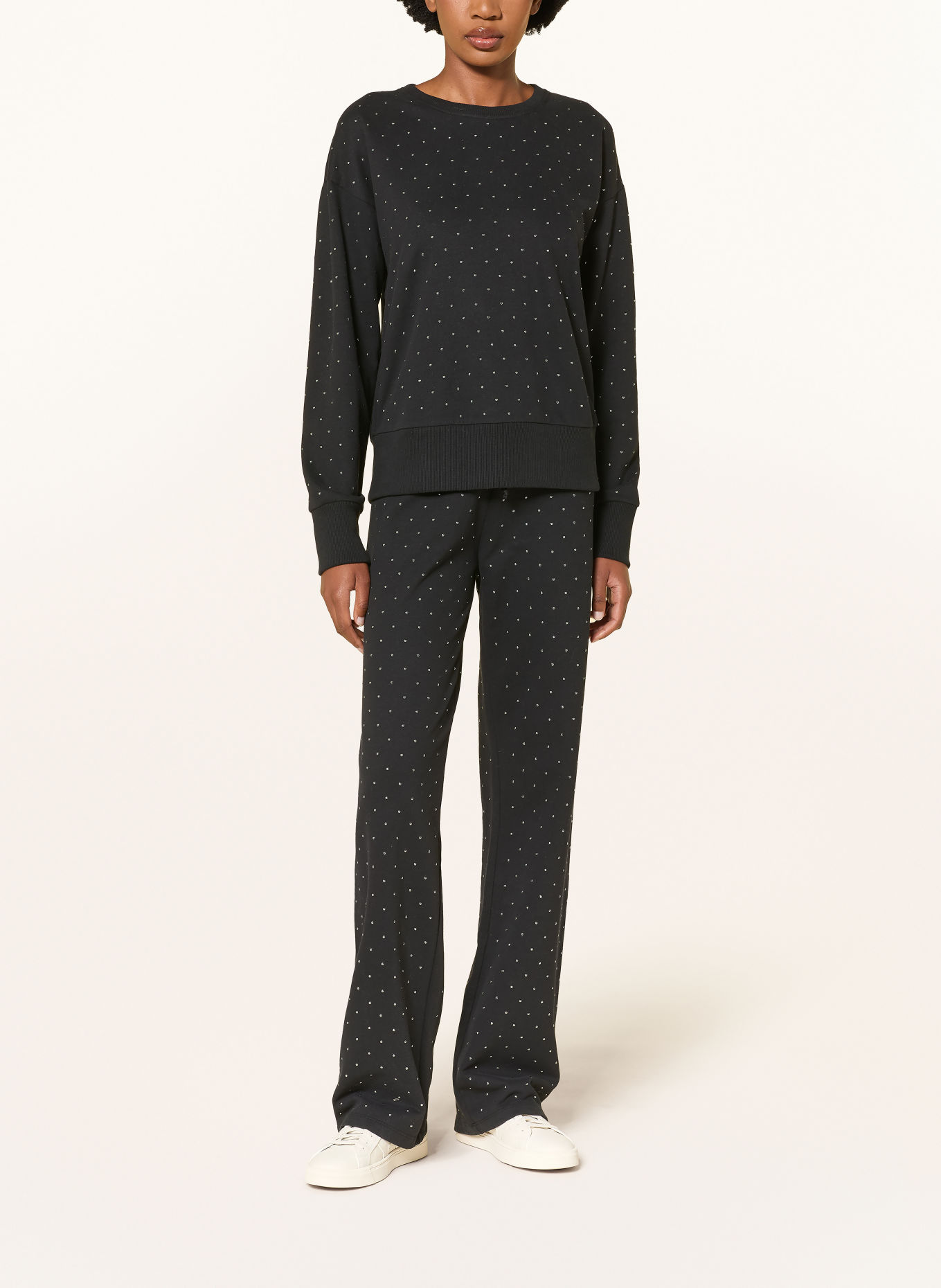 Juvia ANTONIE Sweatpants with Studs: BLACK