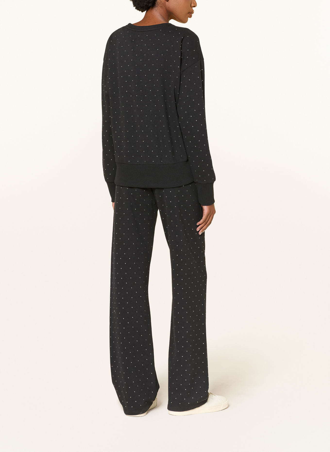 Juvia ANTONIE Sweatpants with Studs: BLACK