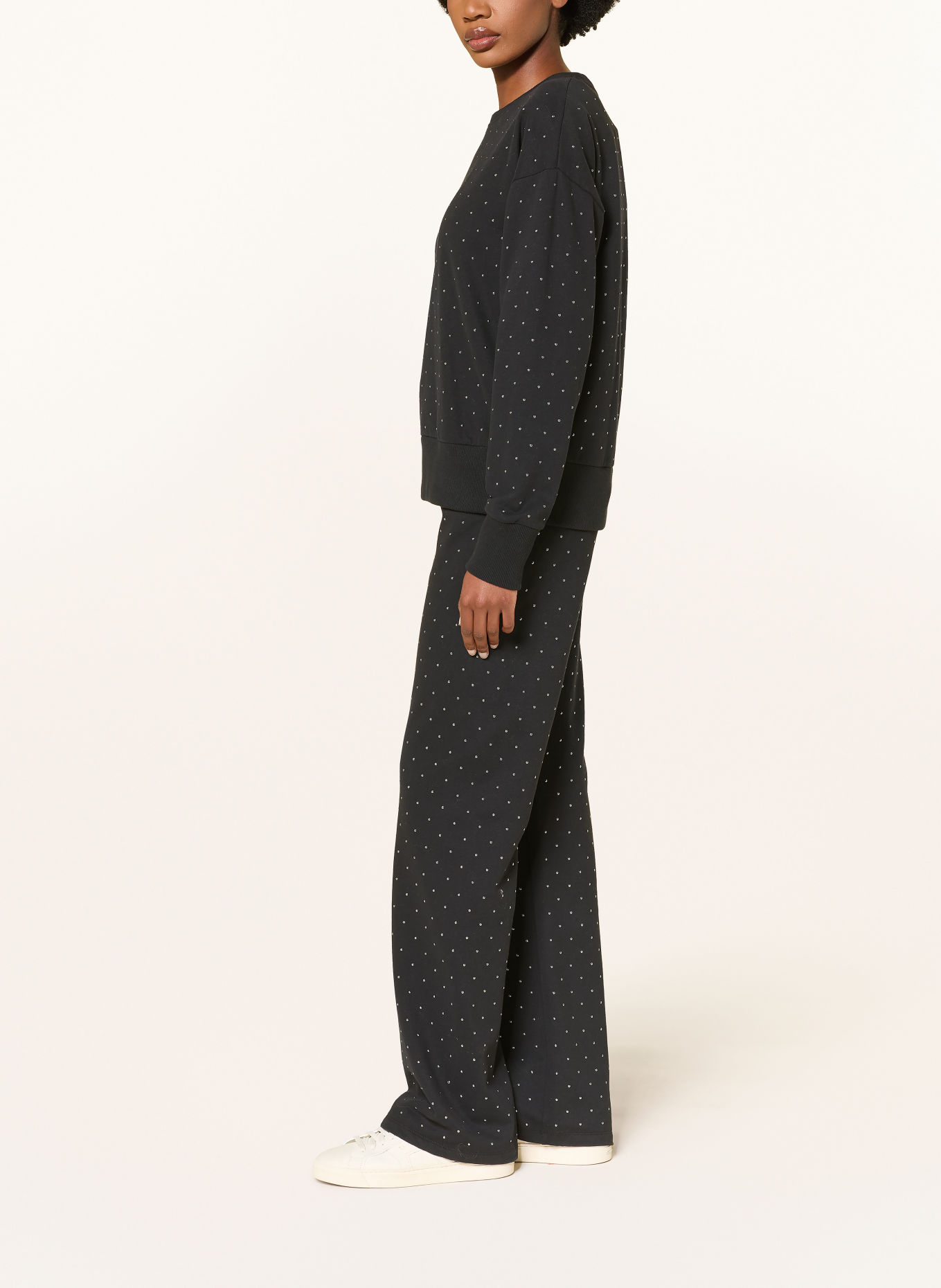 Juvia ANTONIE Sweatpants with Studs: BLACK