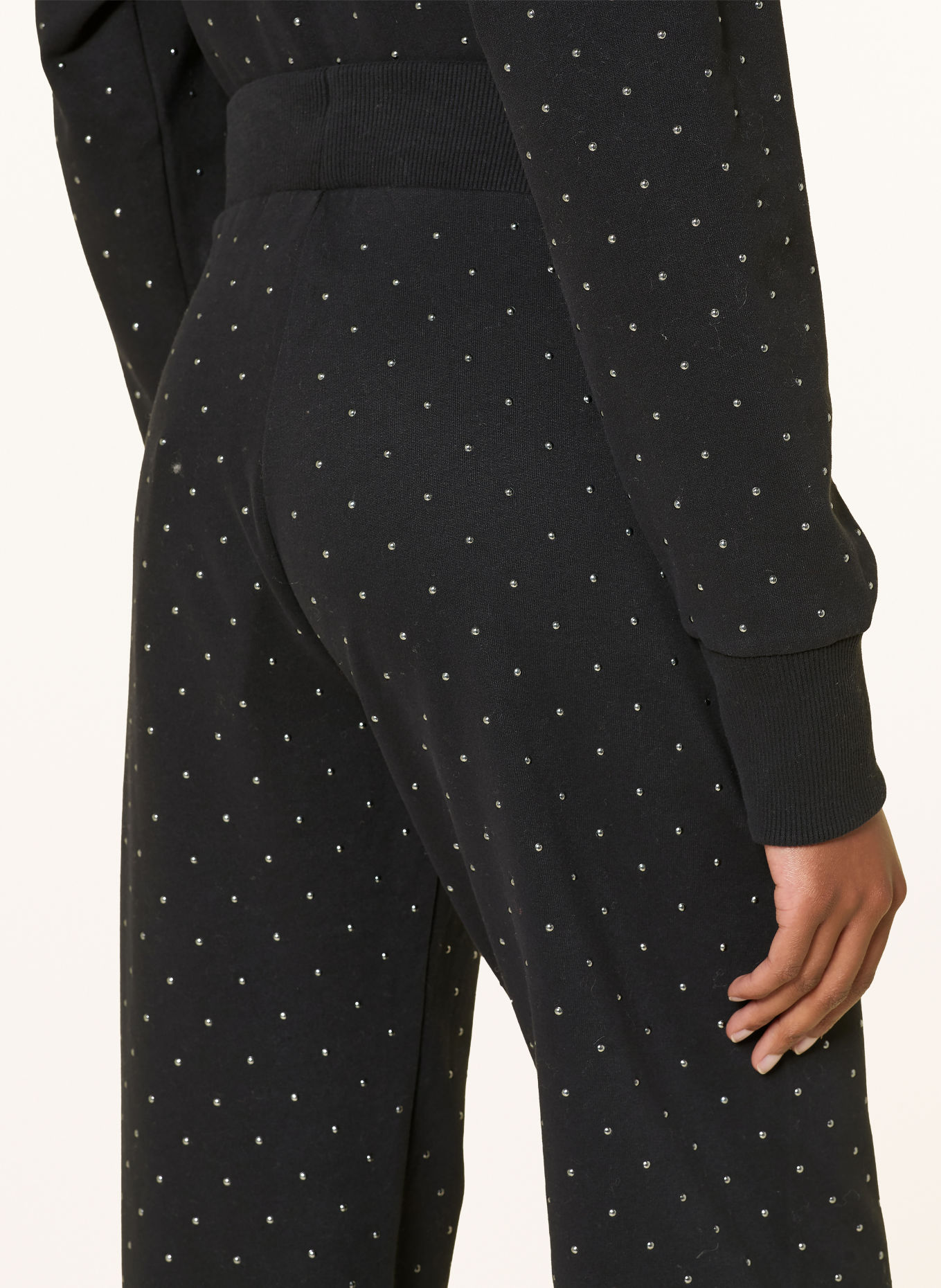 Juvia ANTONIE Sweatpants with Studs: BLACK