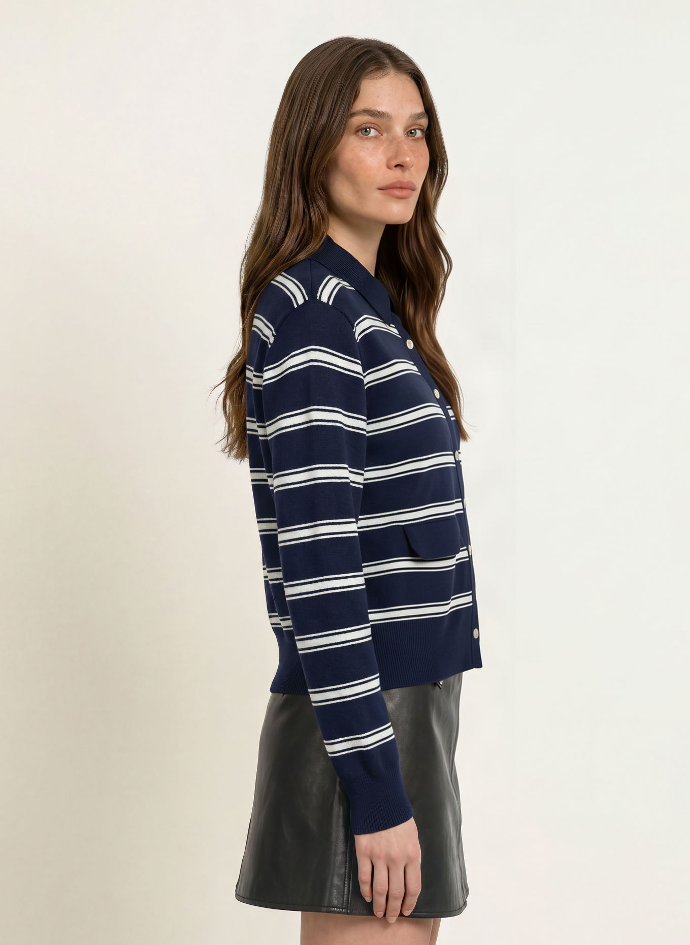 CLAUDIE PIERLOT Strickjacke: DUNKELBLAU / WEISS