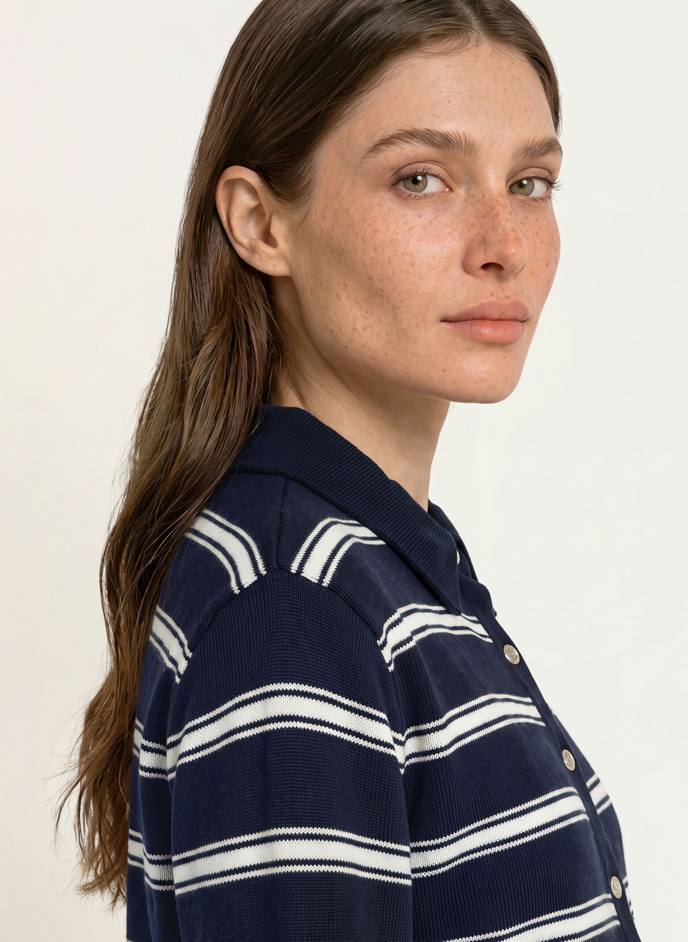CLAUDIE PIERLOT Strickjacke: DUNKELBLAU / WEISS
