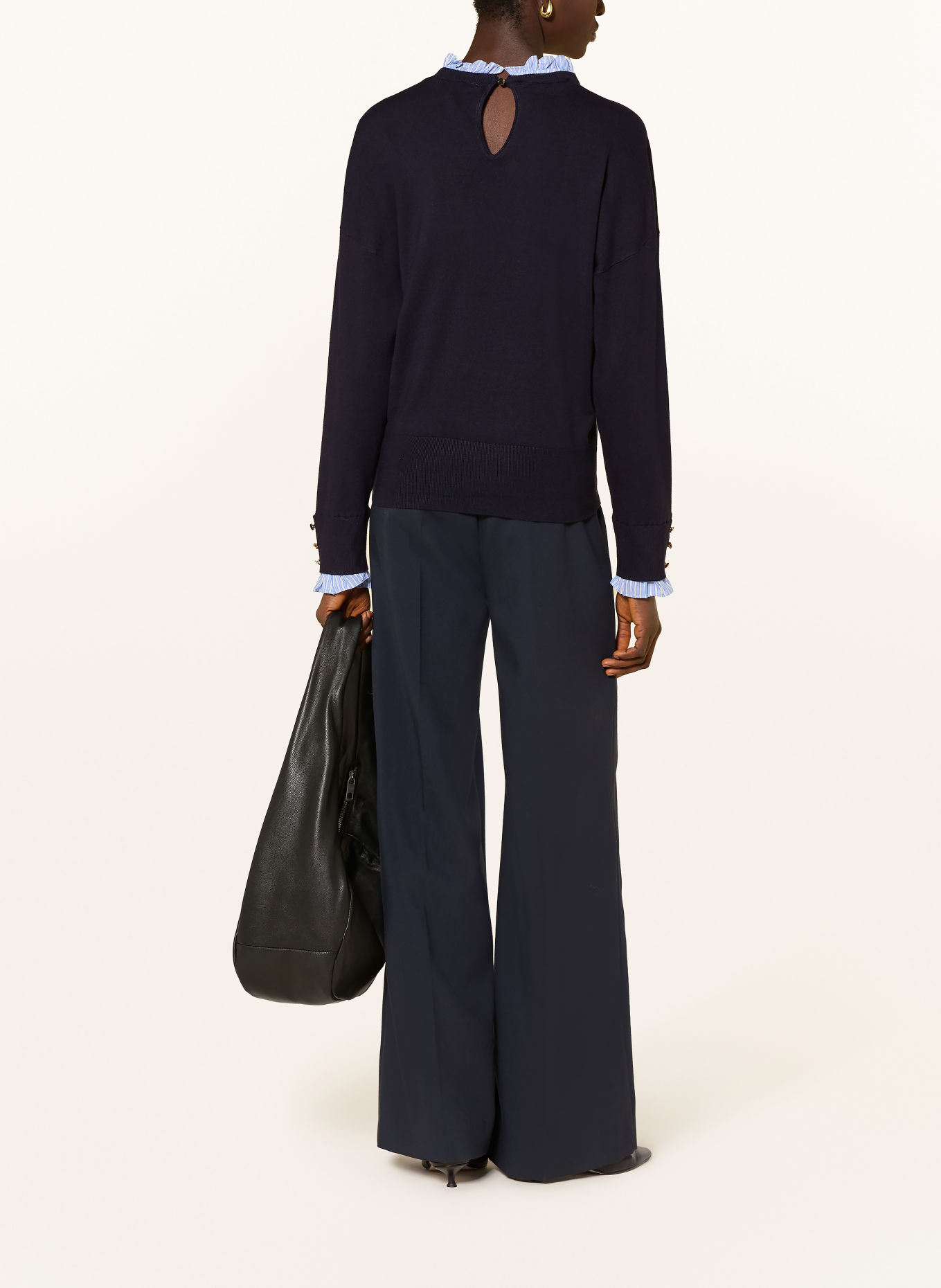 Phase Eight Pull JENNA avec col amovible et volants: BLEU FONCÉ / BLEU CLAIR / BLANC
