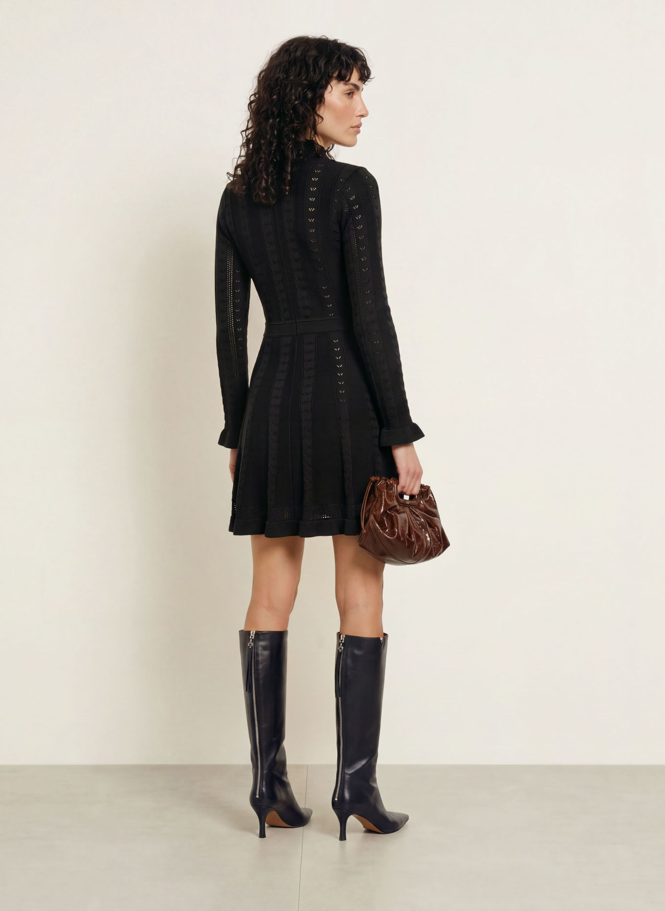 maje Strickkleid mit Rüschen: SCHWARZ