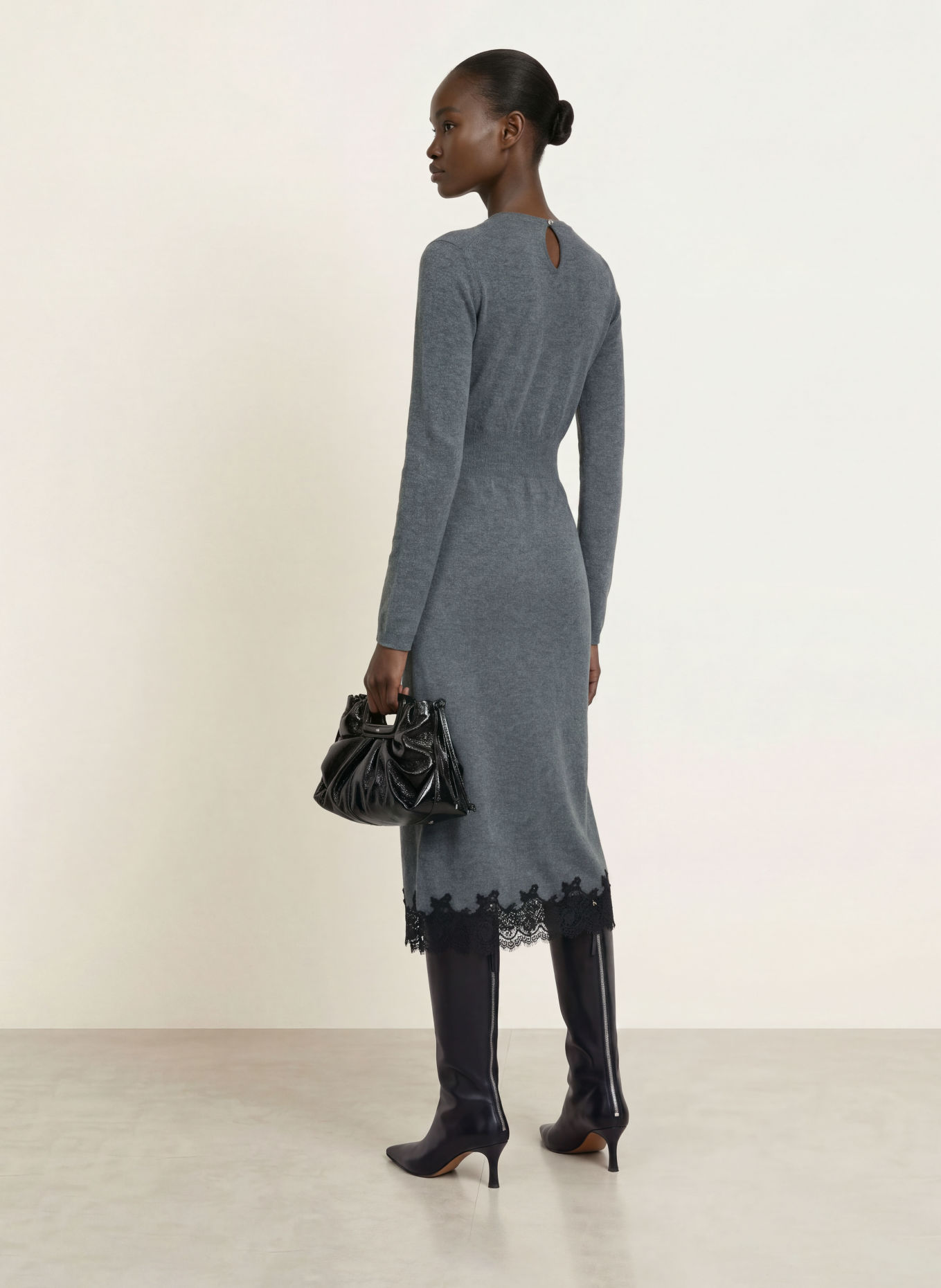 maje Strickkleid mit Spitze: GRAU