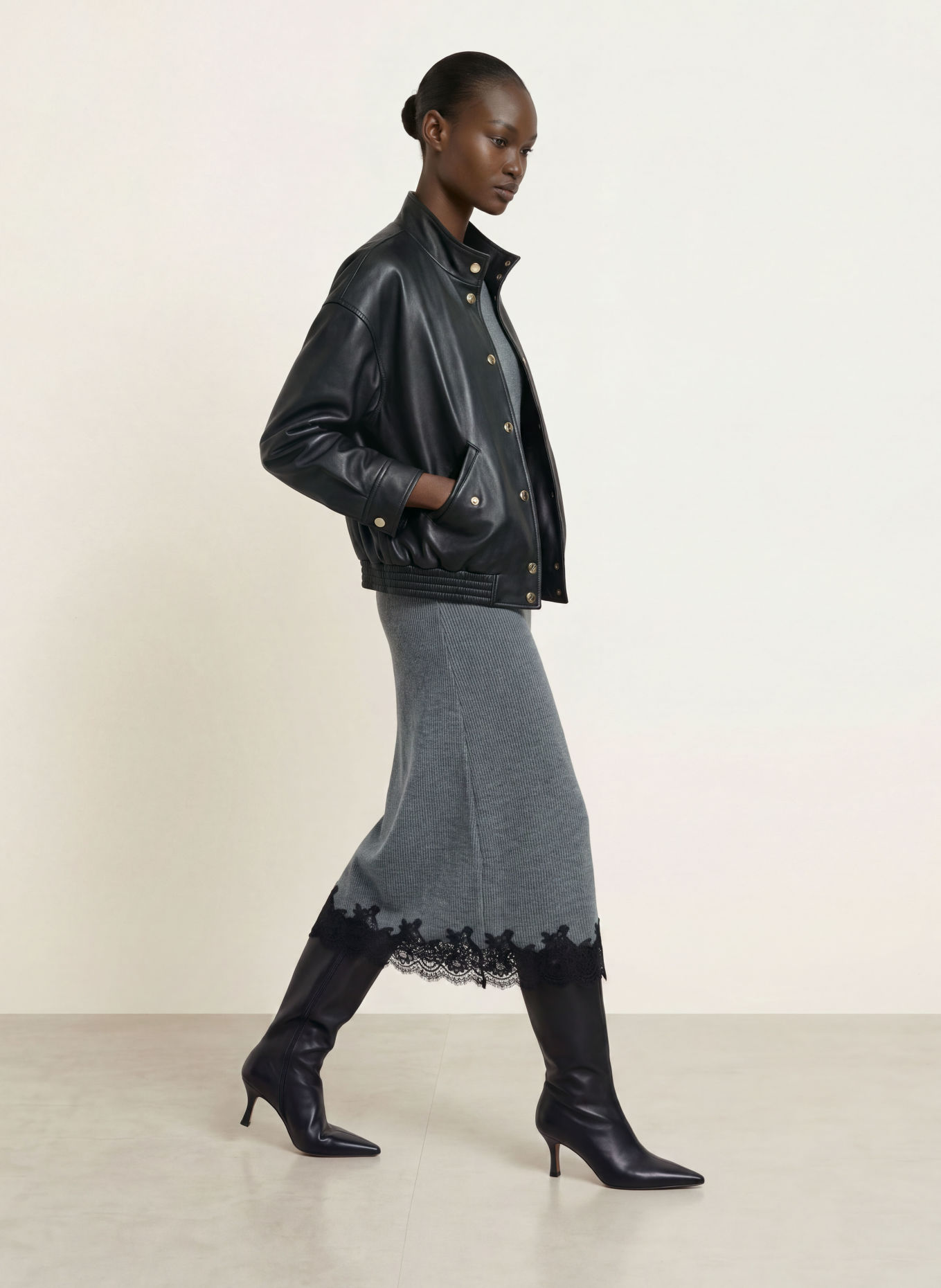 maje Strickkleid mit Spitze: GRAU