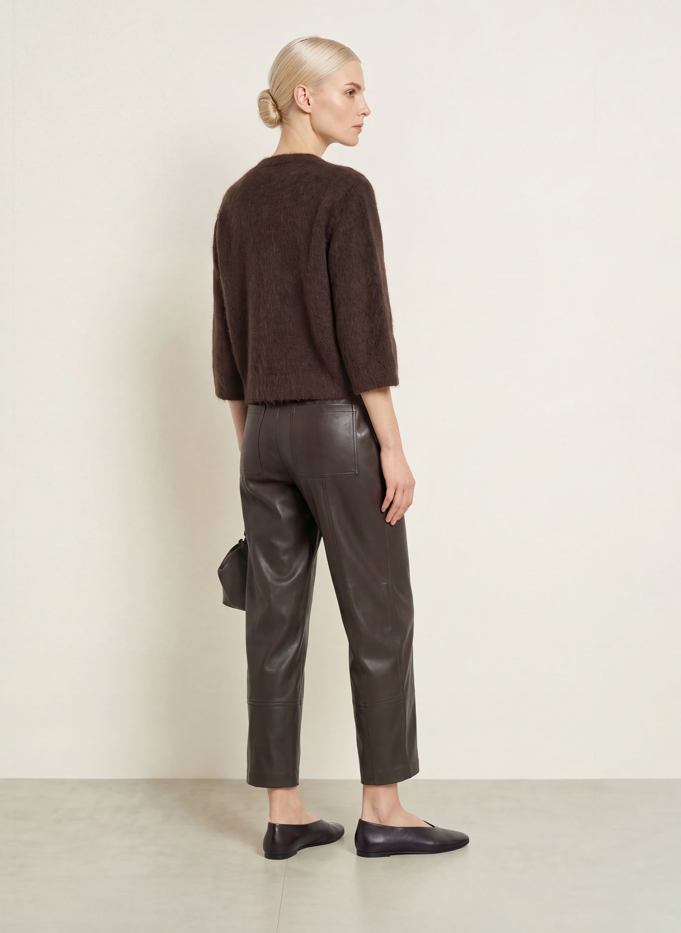 OPUS PANTS Kalhoty METTA v koženém vzhledu: TMAVĚ HNĚDÁ
