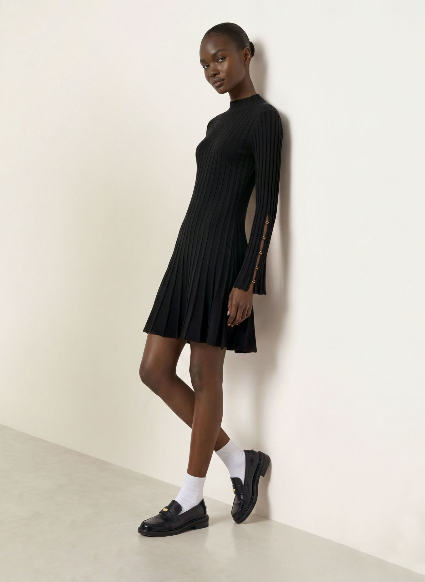 maje Strickkleid mit Cut-outs: SCHWARZ