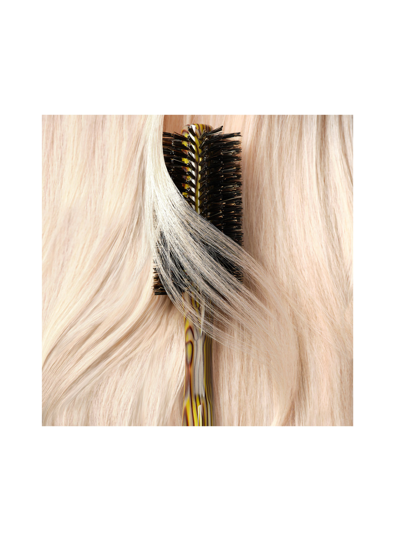 Oribe MEDIUM ROUND BRUSH BOAR & NYLON BRISTLES
