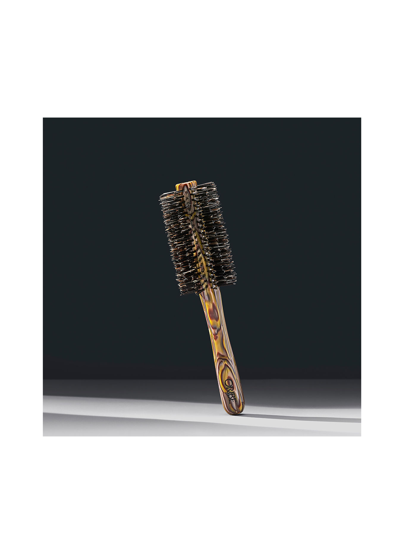 Oribe MEDIUM ROUND BRUSH BOAR & NYLON BRISTLES