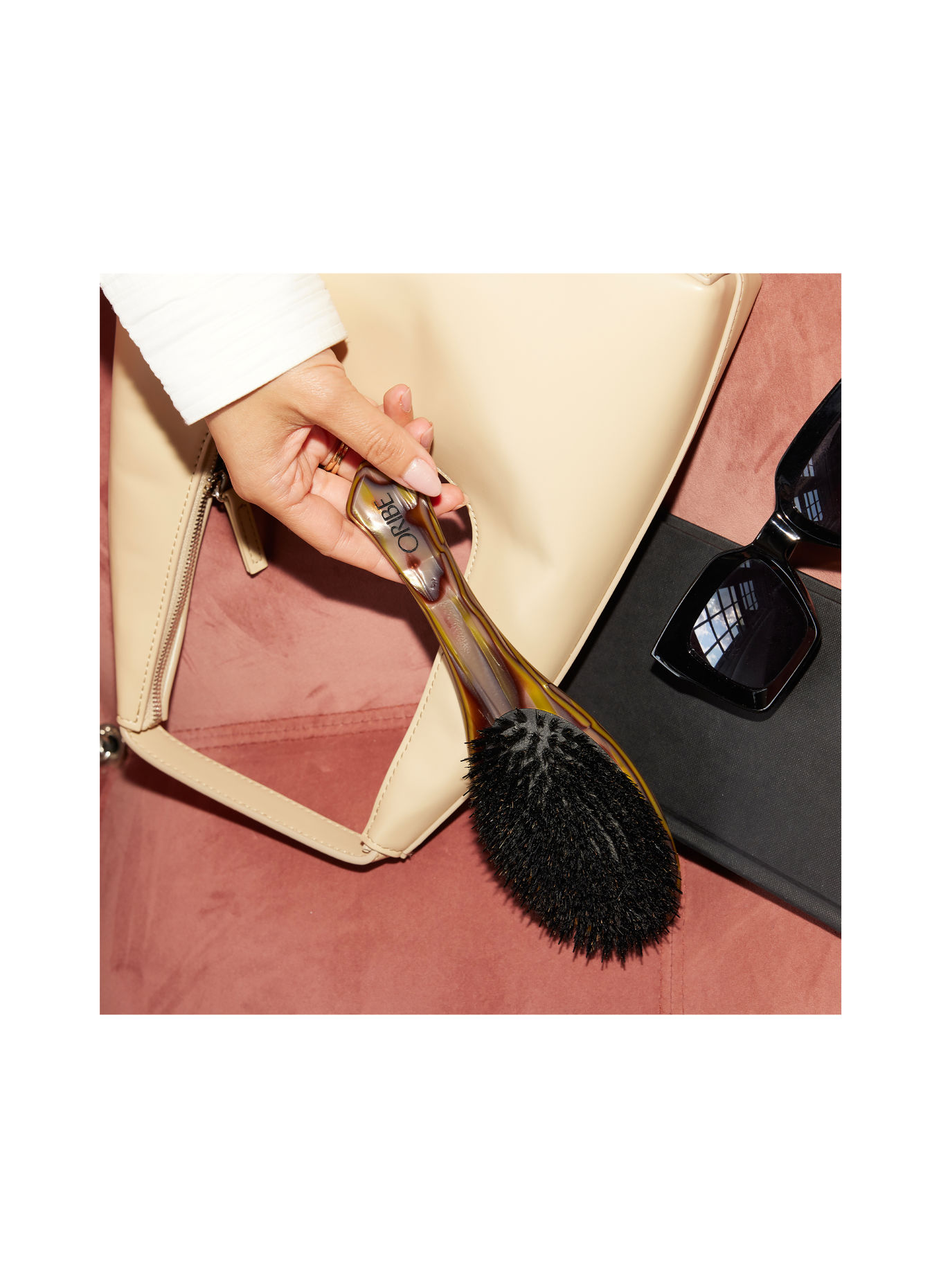 Oribe FLAT BRUSH BOAR & NYLON BRISTLES