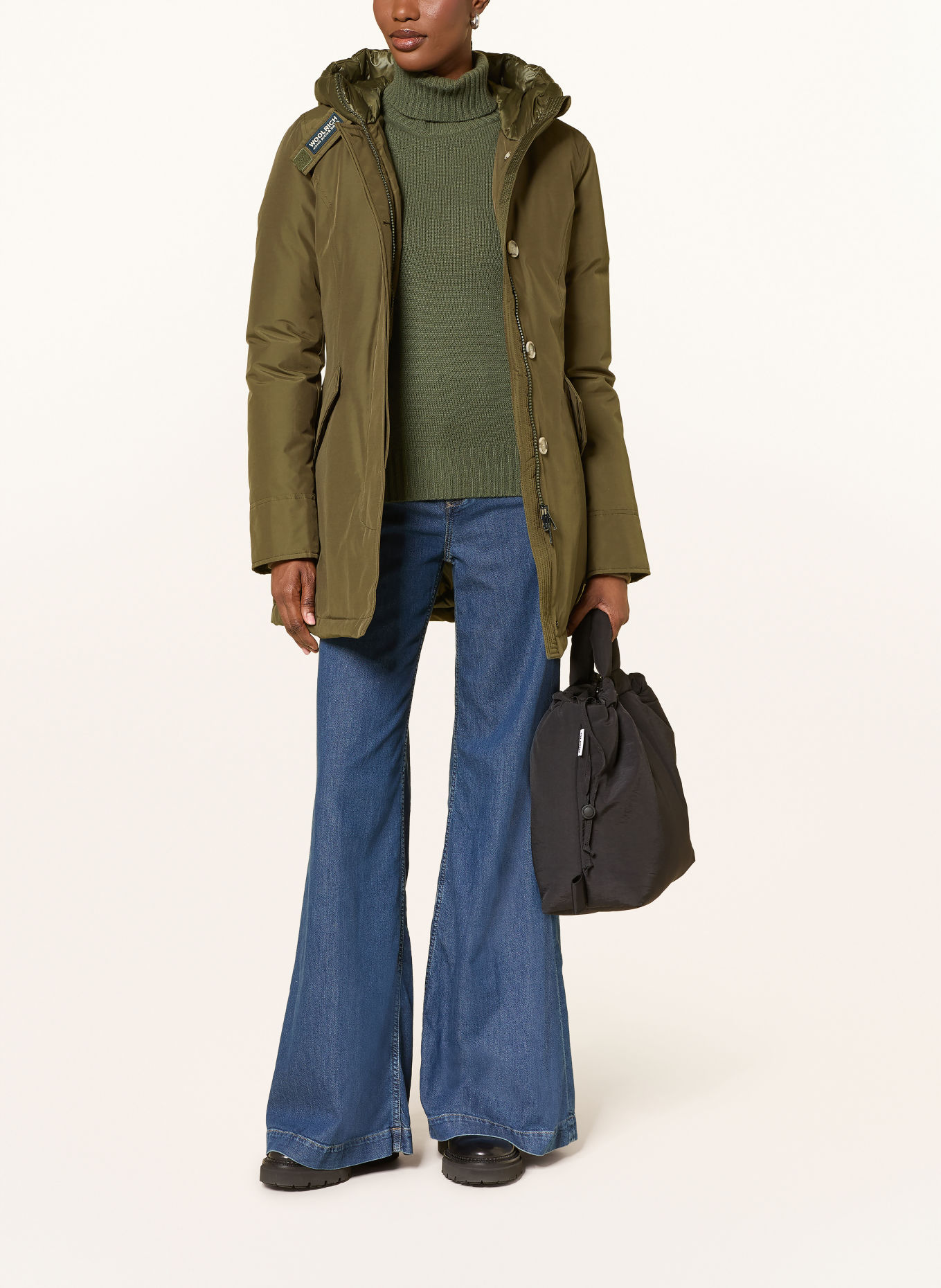 WOOLRICH Péřová parka ARTIC: KHAKI