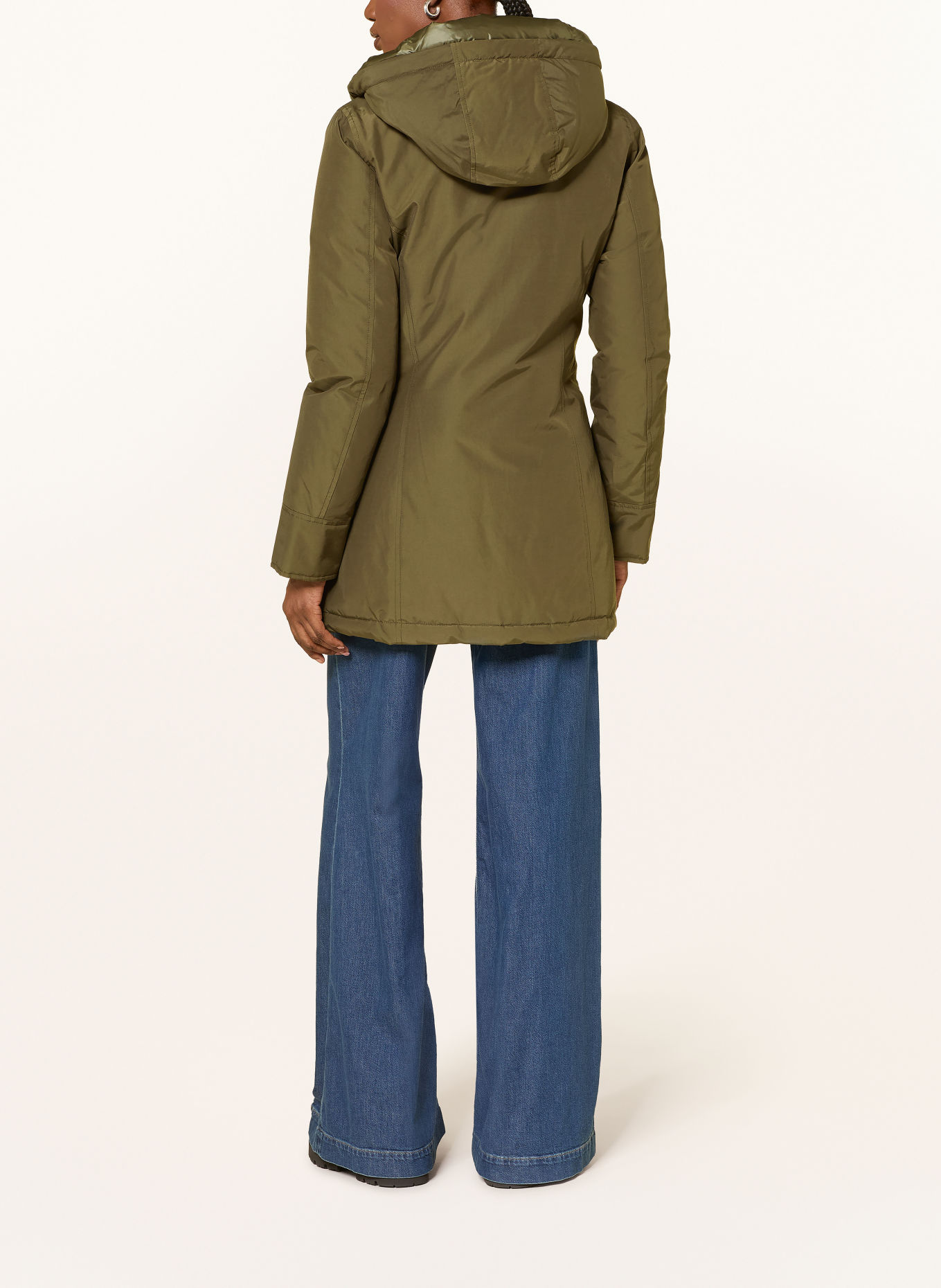 WOOLRICH Péřová parka ARTIC: KHAKI
