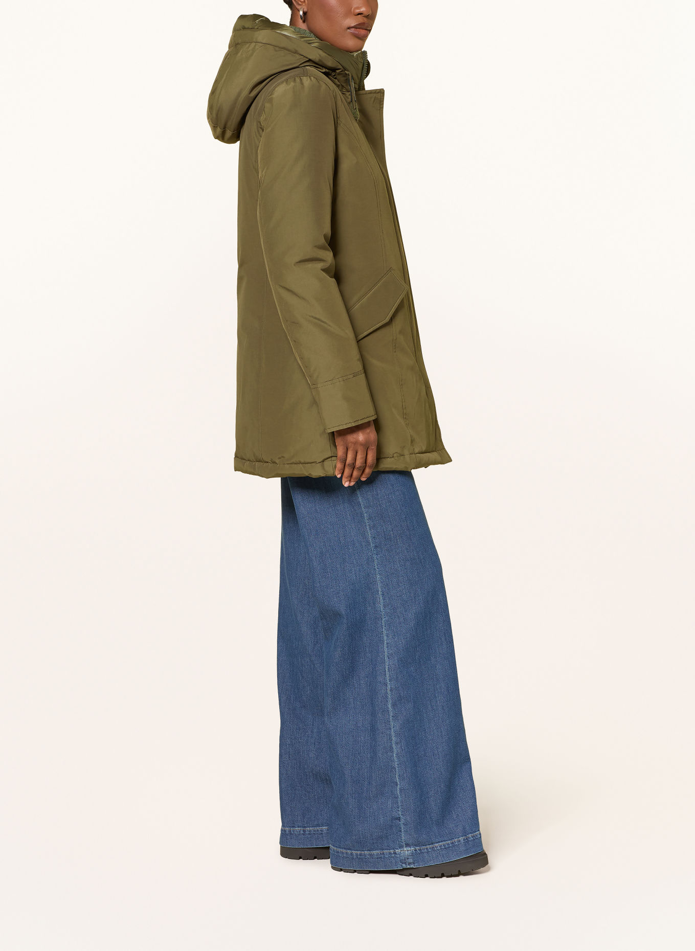WOOLRICH Péřová parka ARTIC: KHAKI