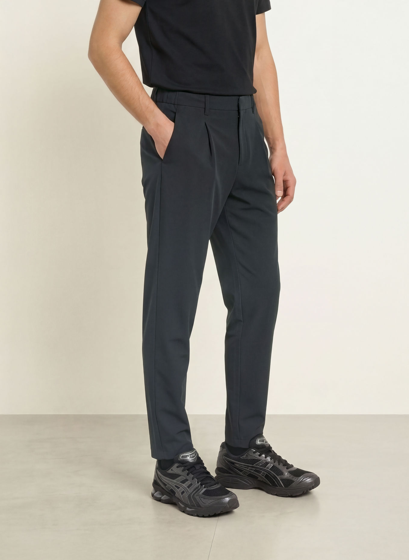 ALPHATAURI PANNS Slim Fit Trousers: BLACK