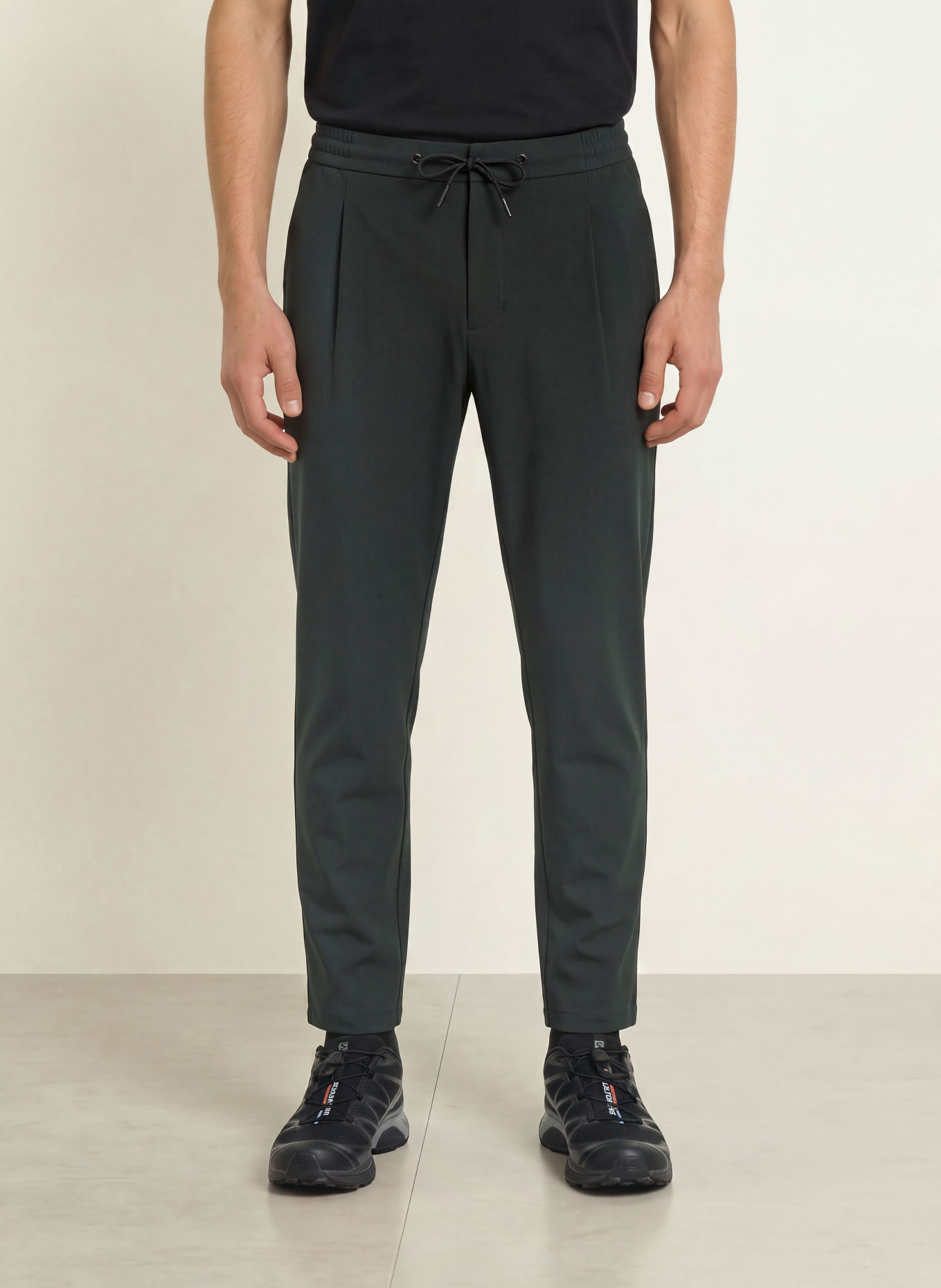 ALPHATAURI PAVRE Slim Fit Chinos: BLACK