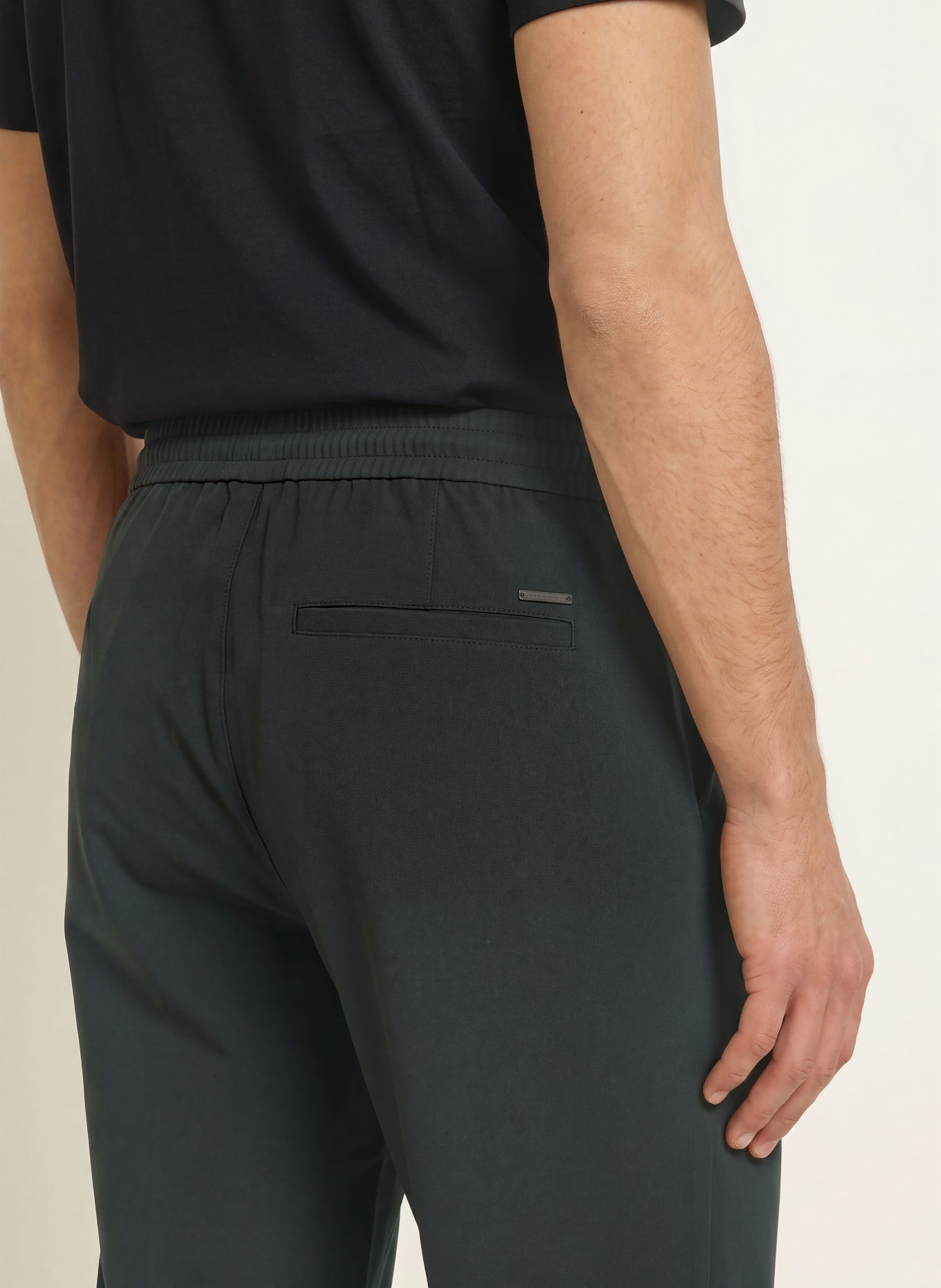 ALPHATAURI PAVRE Slim Fit Chinos: BLACK