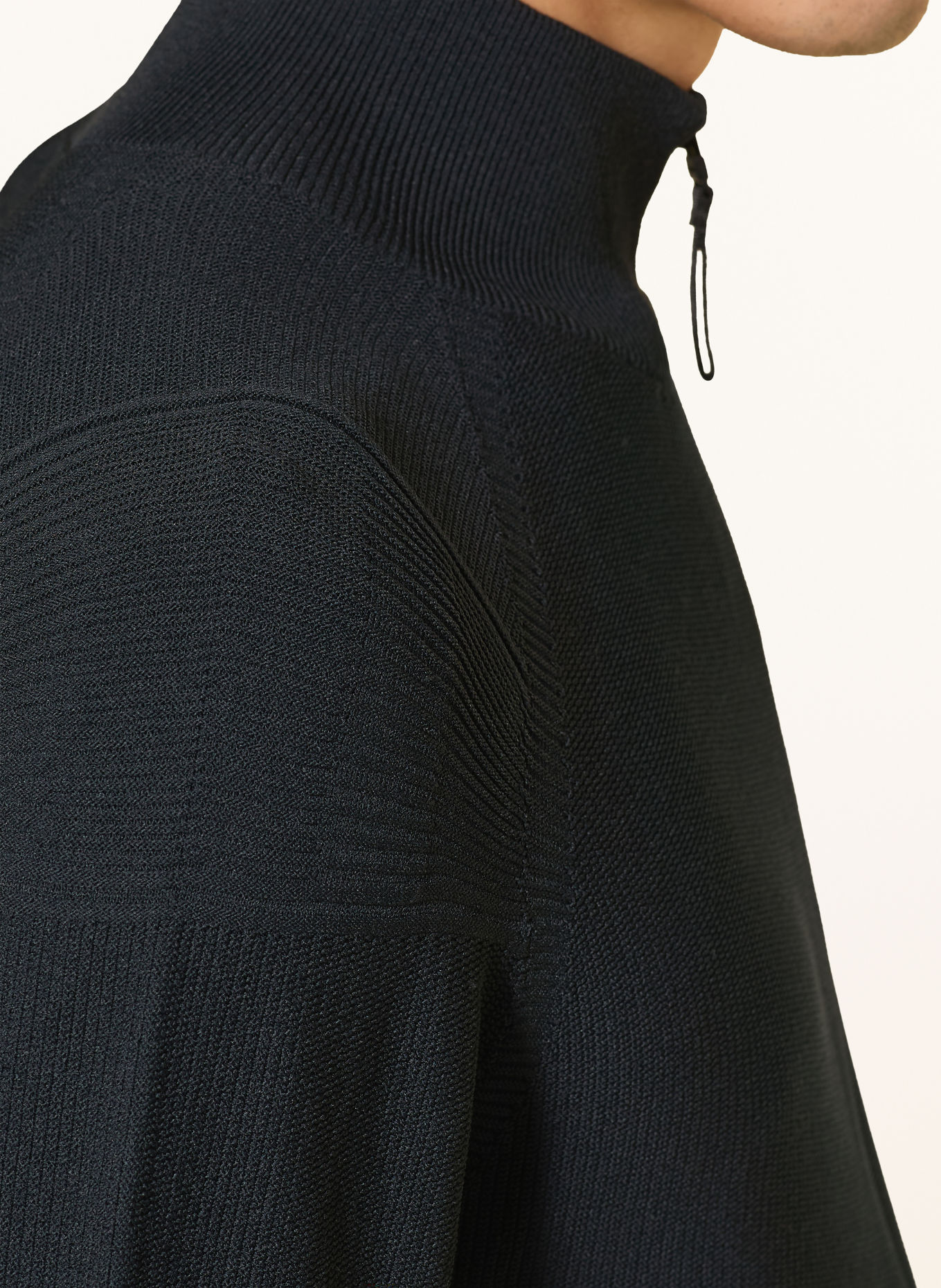 ALPHATAURI Pull col zippé FROST: NOIR