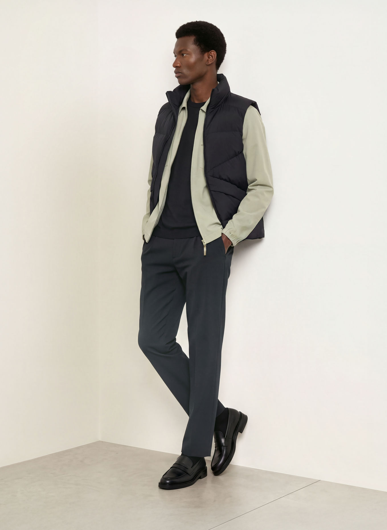 ALPHATAURI OLAVEN Down vest: BLACK