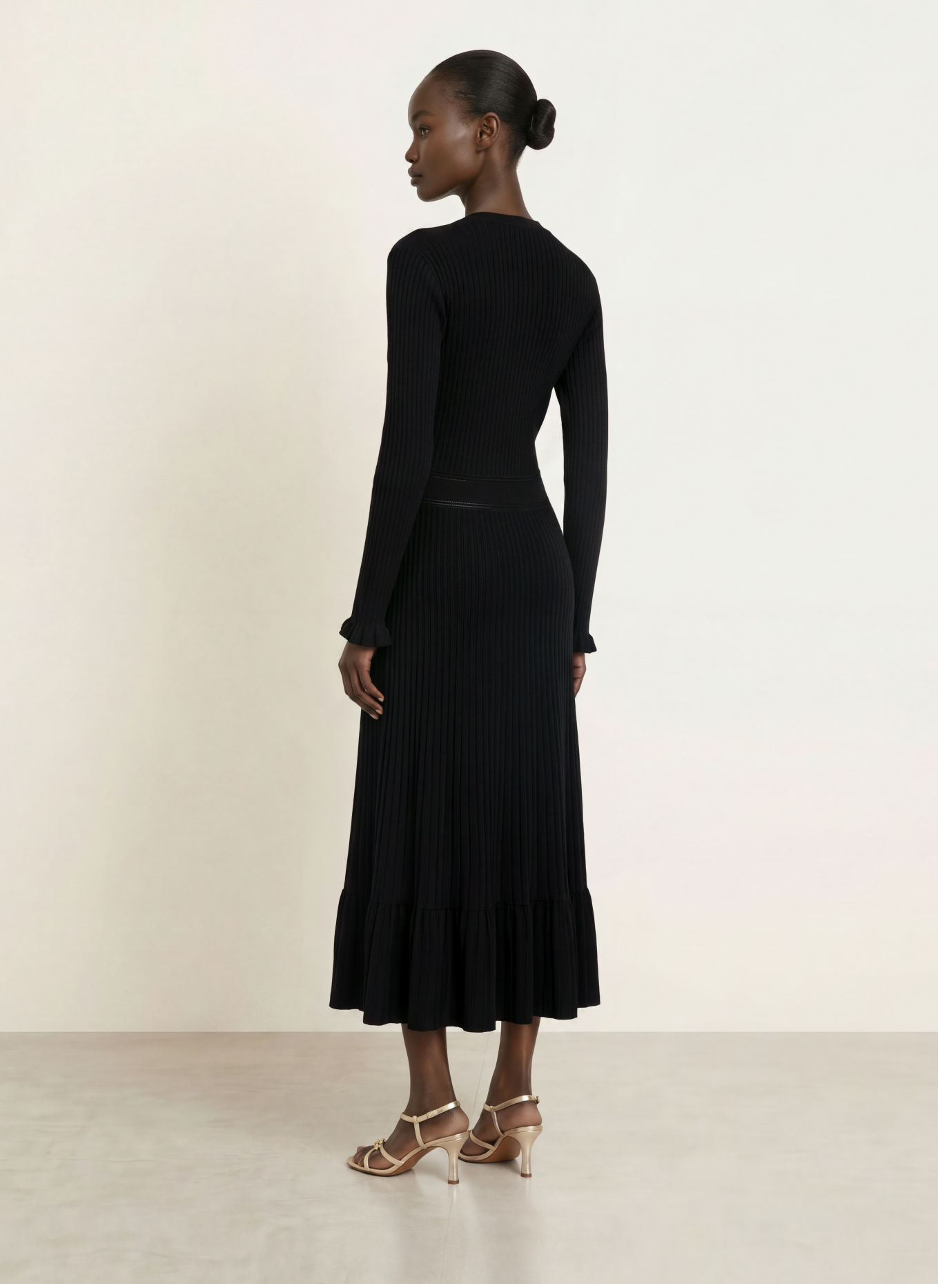 maje Strickkleid mit Rüschen: SCHWARZ