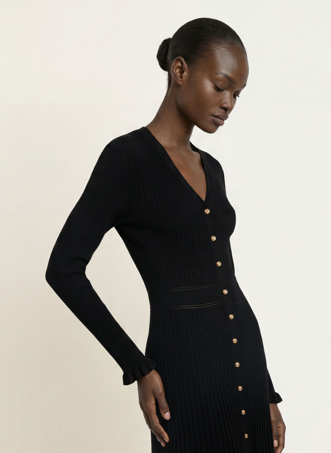 maje Strickkleid mit Rüschen: SCHWARZ