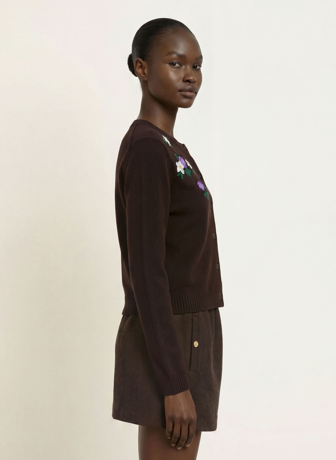 maje Strickjacke: DUNKELBRAUN / LILA / GRÜN