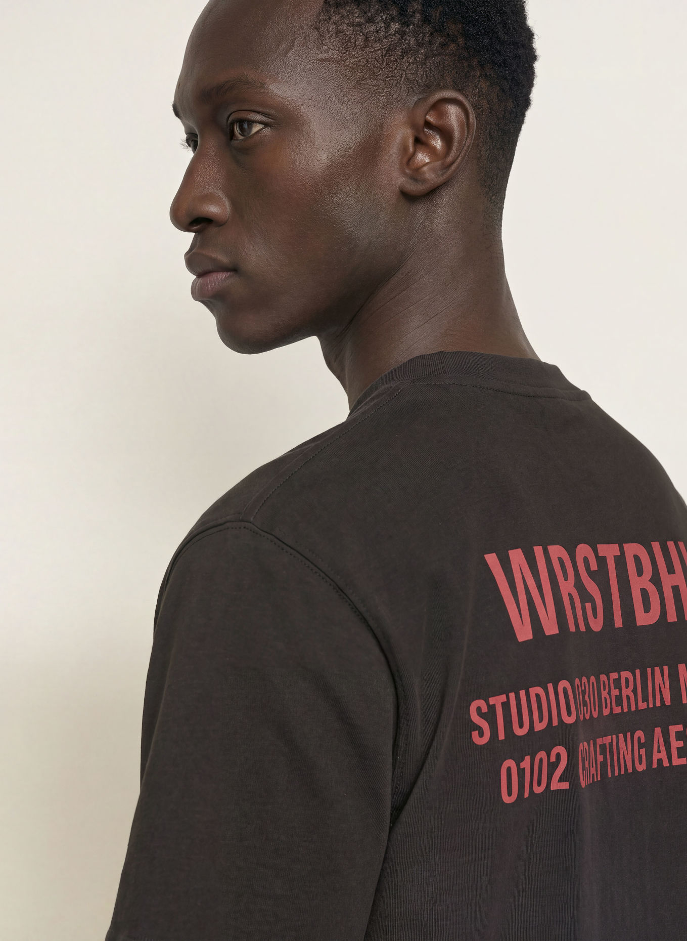 WRSTBHVR T-shirt STUDIO V15: NOIR