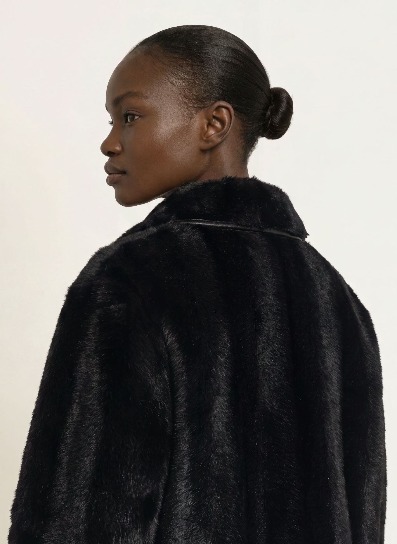 CLAUDIE PIERLOT Kunstfell-Jacke: SCHWARZ