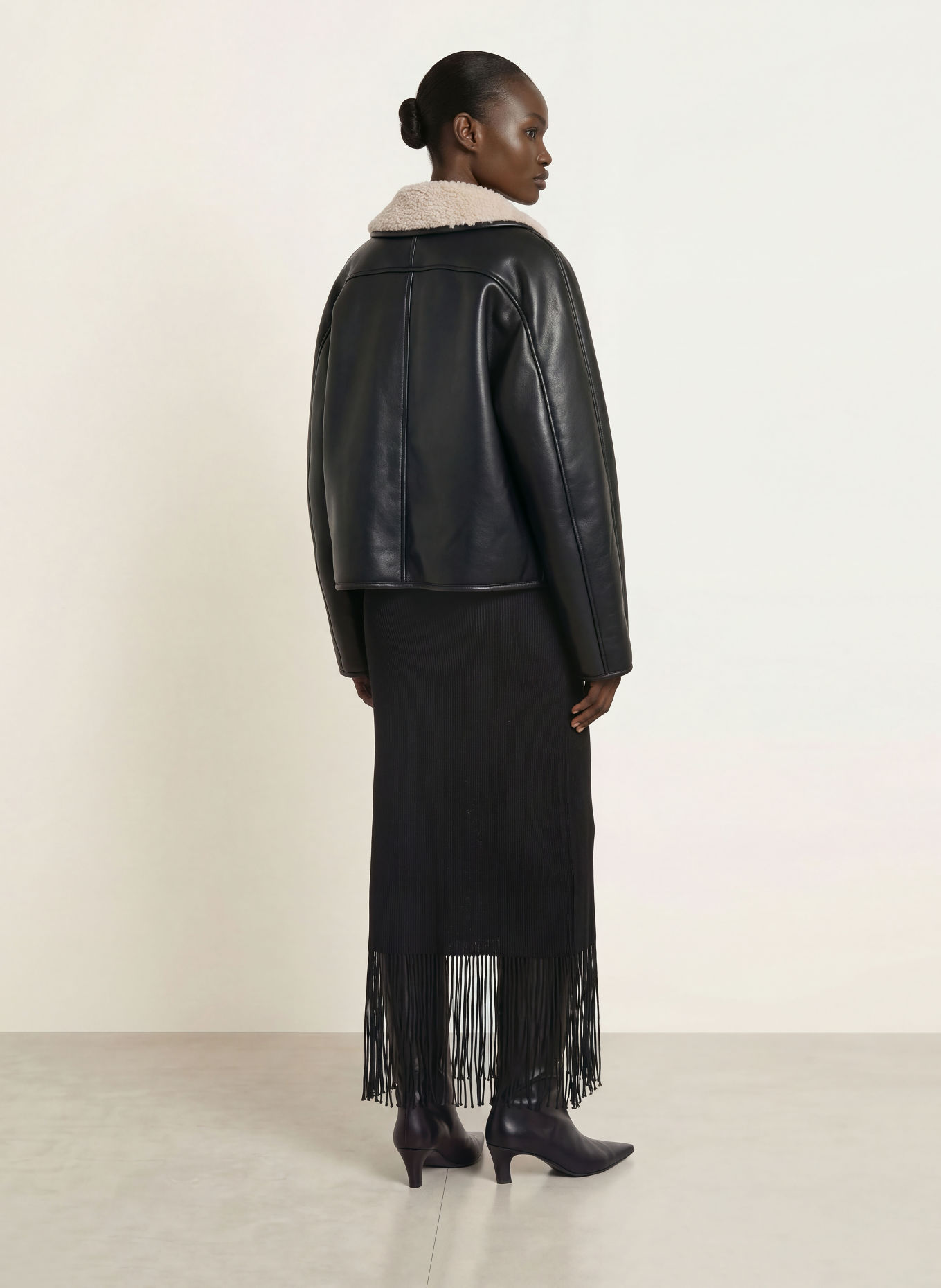 CLAUDIE PIERLOT Jacke in Lederoptik mit Kunstfell: SCHWARZ / CREME