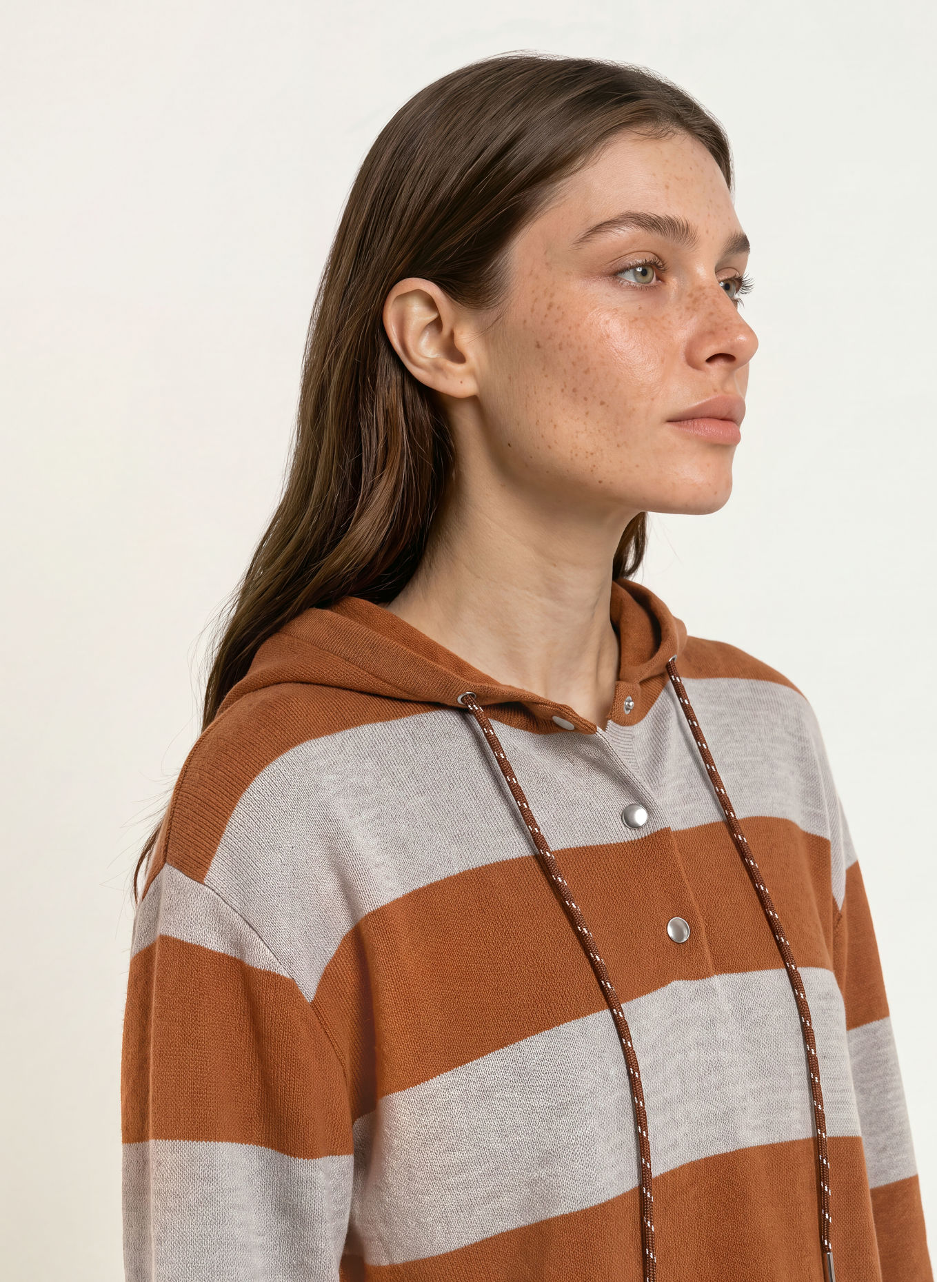 CLAUDIE PIERLOT Hoodie im Materialmix: BRAUN / GRAU