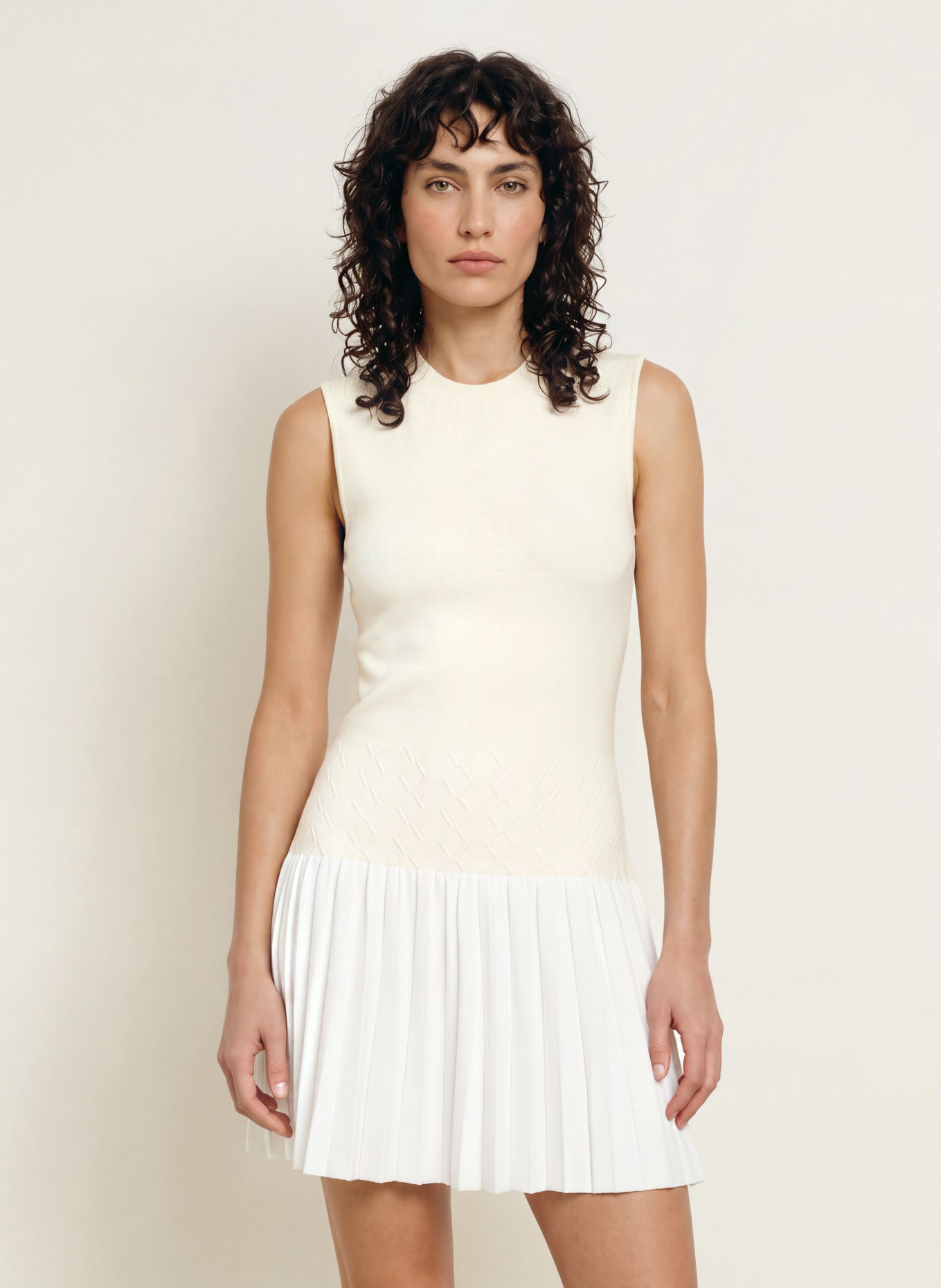 CLAUDIE PIERLOT Strickkleid mit Plisses: ECRU